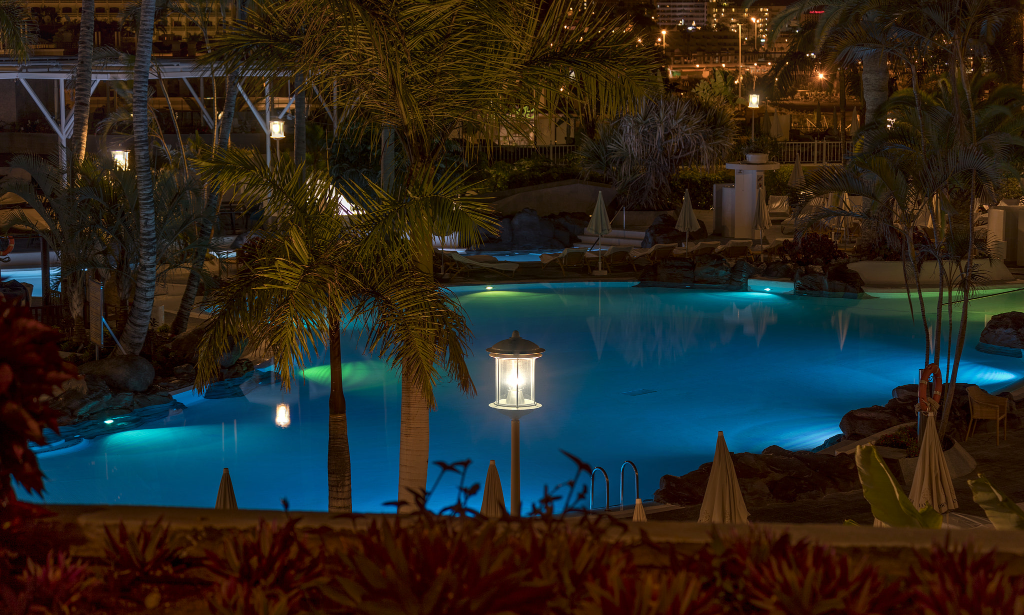 Canon EF 70-300mm F4-5.6 IS USM sample photo. Pool lights photography