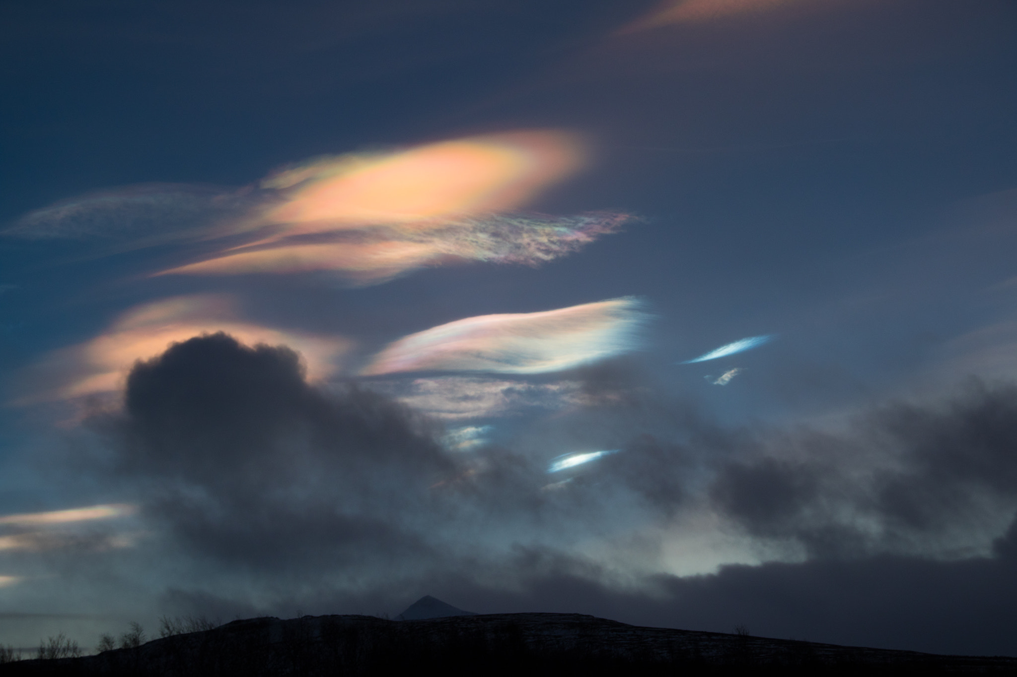 Canon EOS 7D Mark II + Tamron SP AF 17-50mm F2.8 XR Di II LD Aspherical (IF) sample photo. Polar stratospheric clouds photography