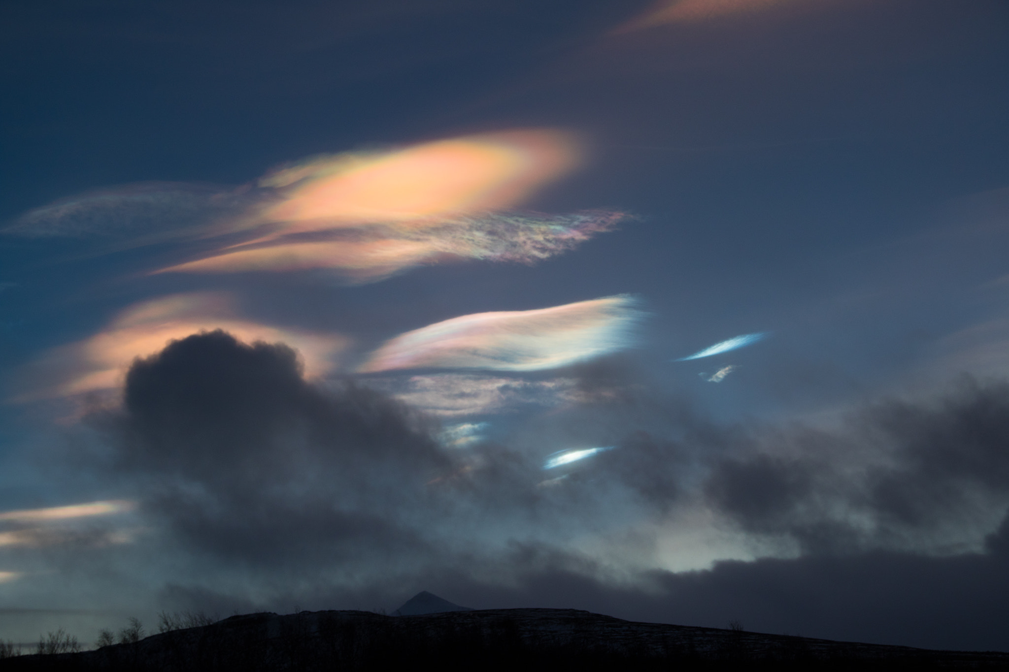 Tamron SP AF 17-50mm F2.8 XR Di II LD Aspherical (IF) sample photo. Polar stratospheric clouds photography