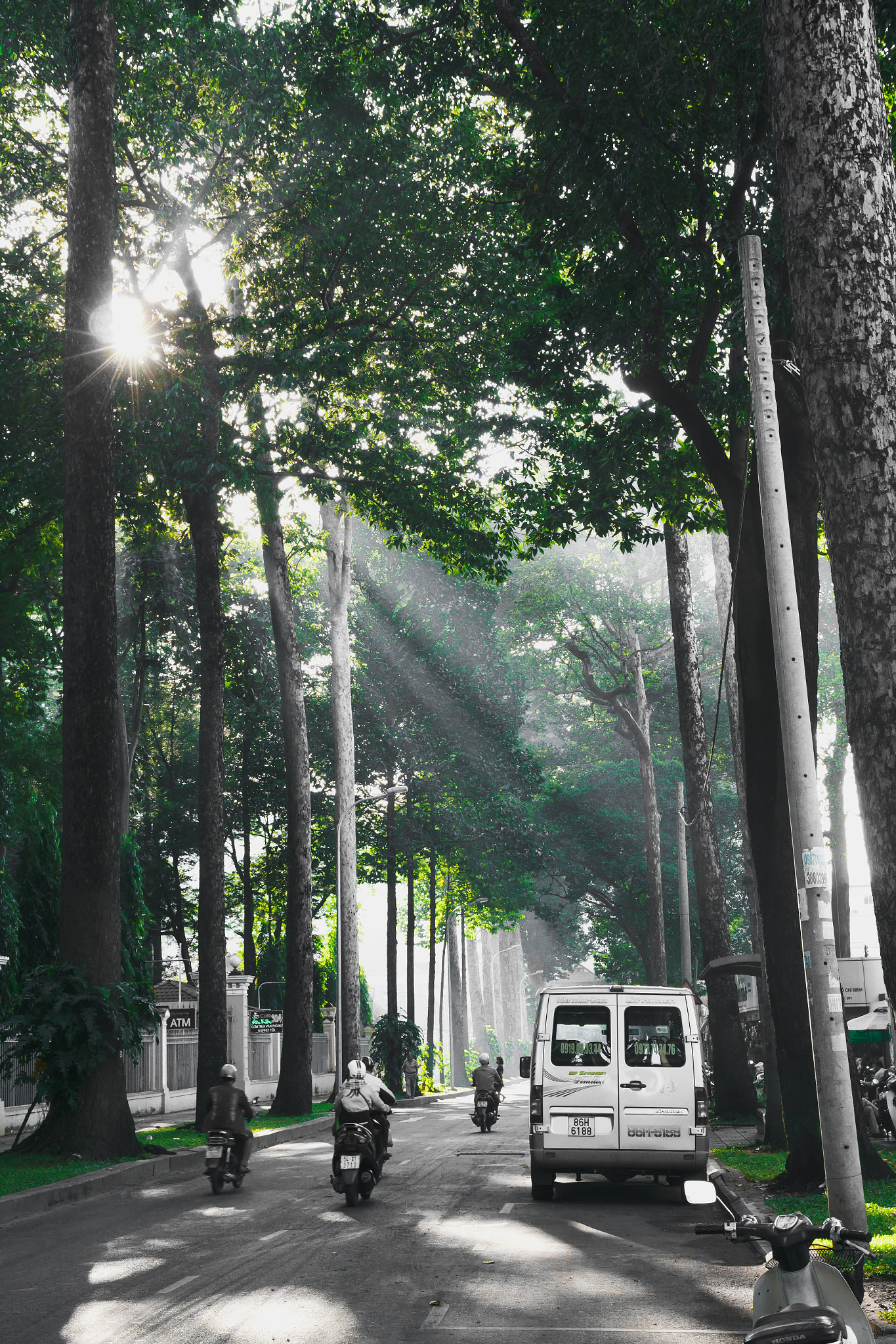 Canon EOS 550D (EOS Rebel T2i / EOS Kiss X4) sample photo. First morning of 2017 in saigon photography
