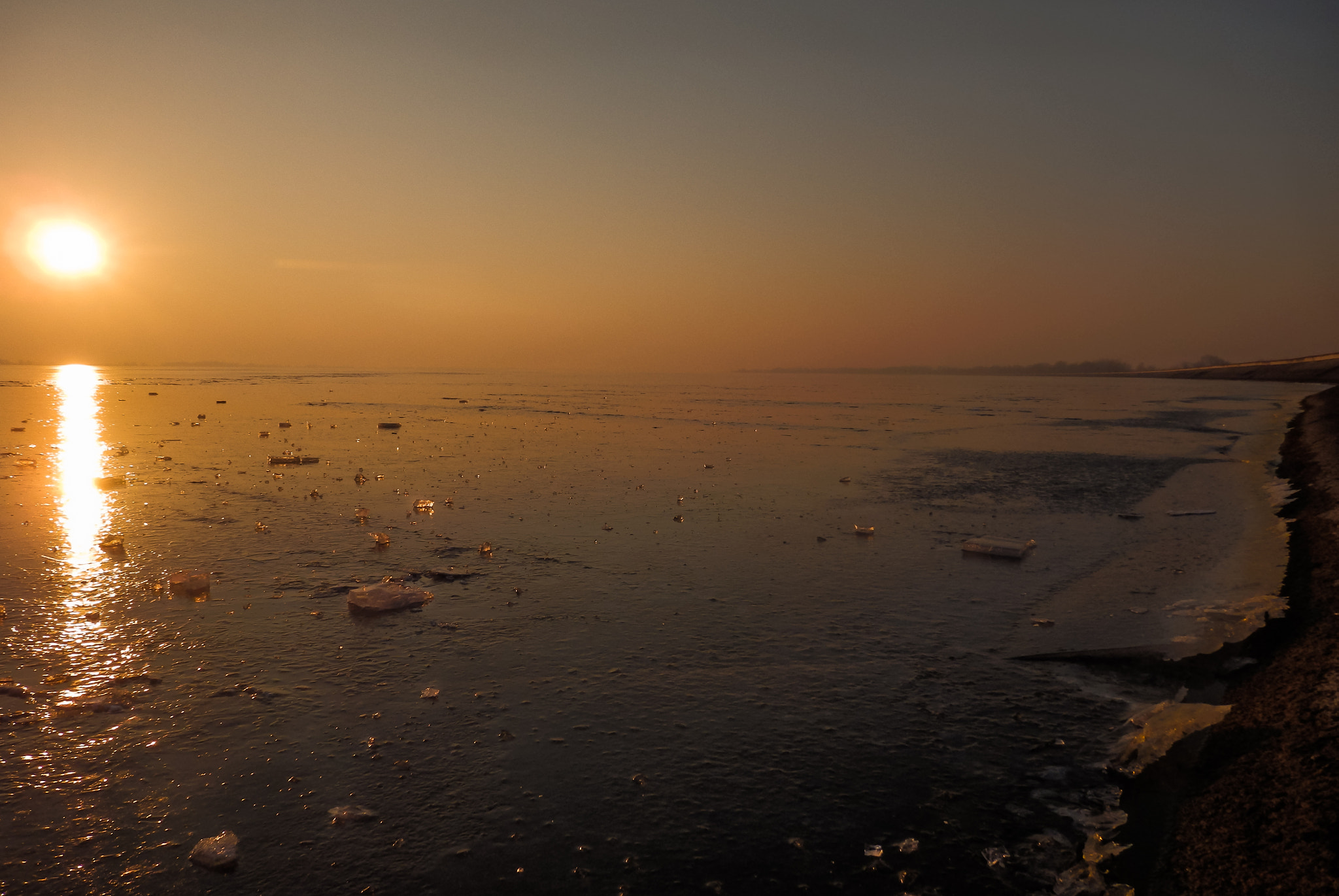 Olympus SZ-31MR sample photo. Frozen light. photography