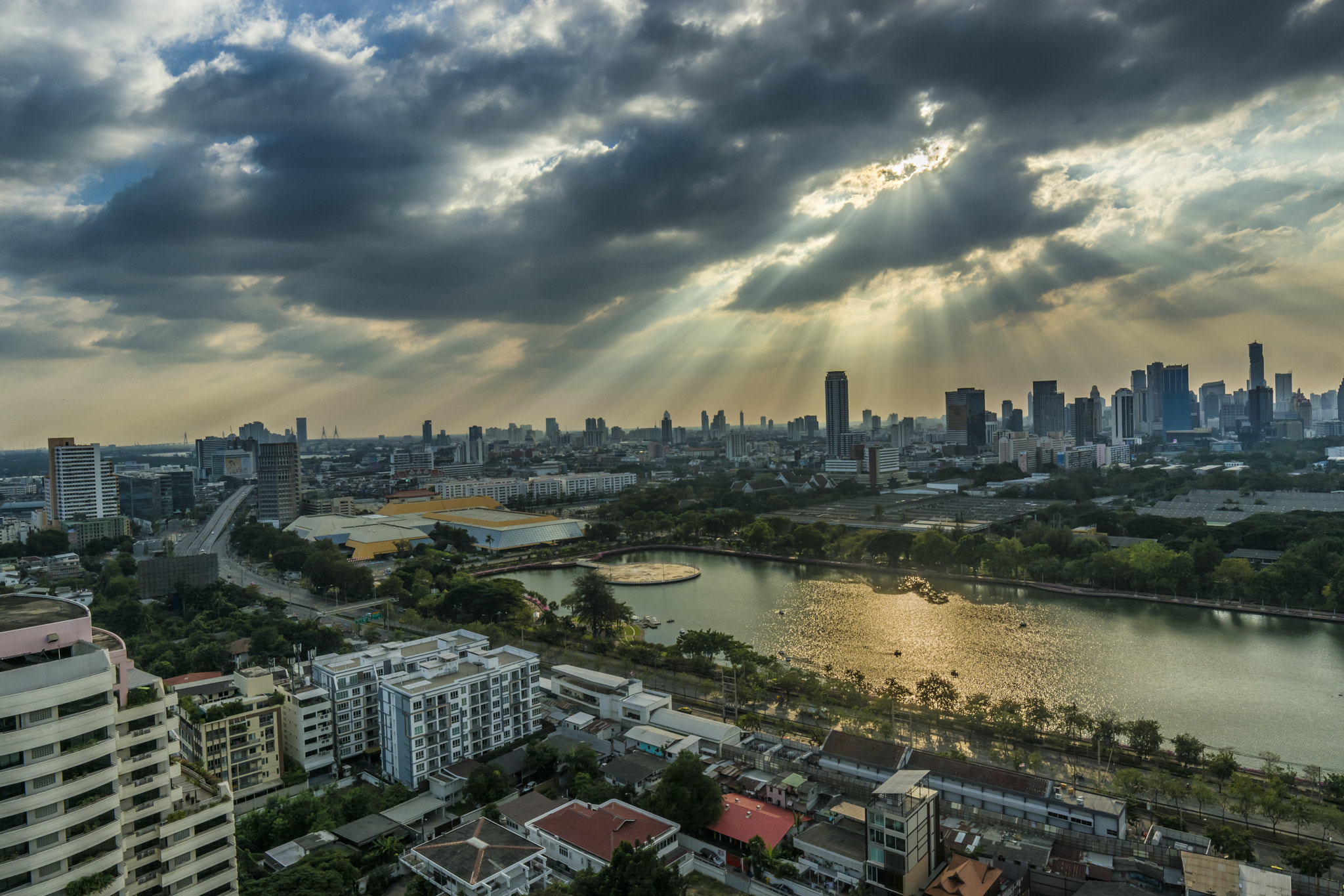 Samyang 14mm F2.8 ED AS IF UMC sample photo. Bangkok sunset photography