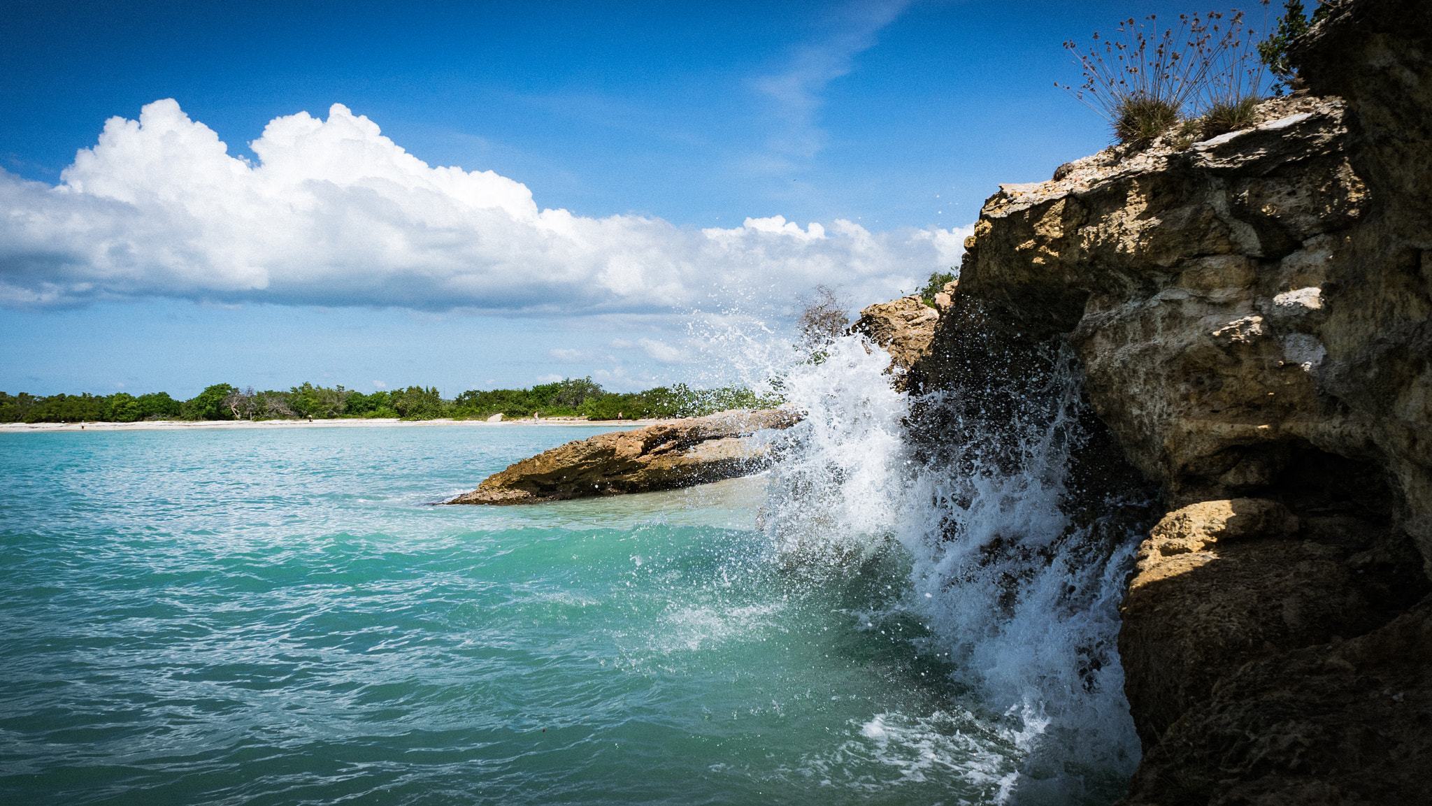 Sony a7 II + Sony E 18-55mm F3.5-5.6 OSS sample photo. Waves crashing photography