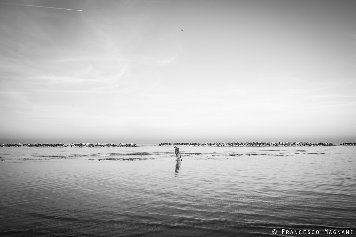 Fujifilm X-T2 + Fujifilm XF 18mm F2 R sample photo. L'uomo e il mare photography