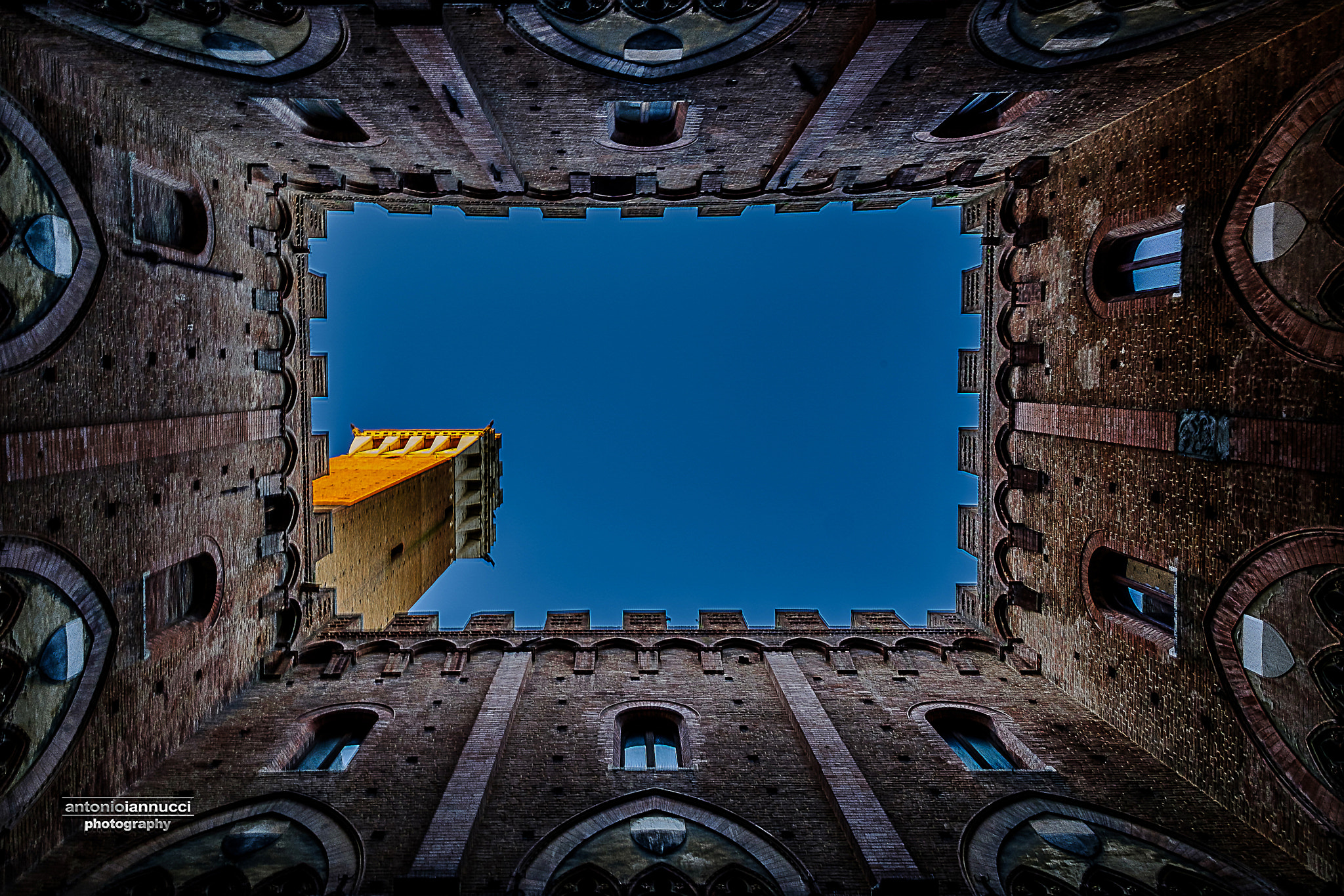Fujifilm X-T2 + Fujifilm XF 14mm F2.8 R sample photo. Siena torre dei mangia - francobollo senese photography