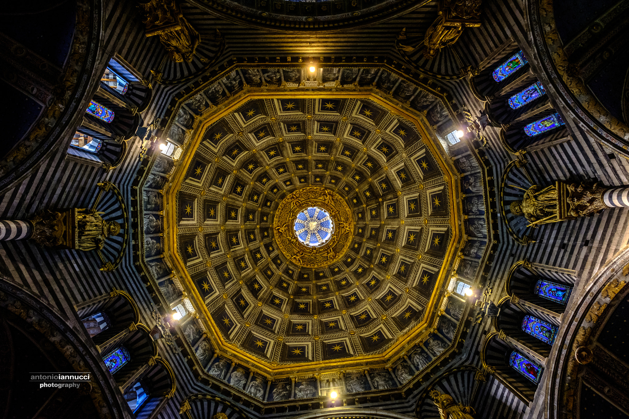 Fujifilm X-T2 + Fujifilm XF 14mm F2.8 R sample photo. Siena duomo interno oculus photography