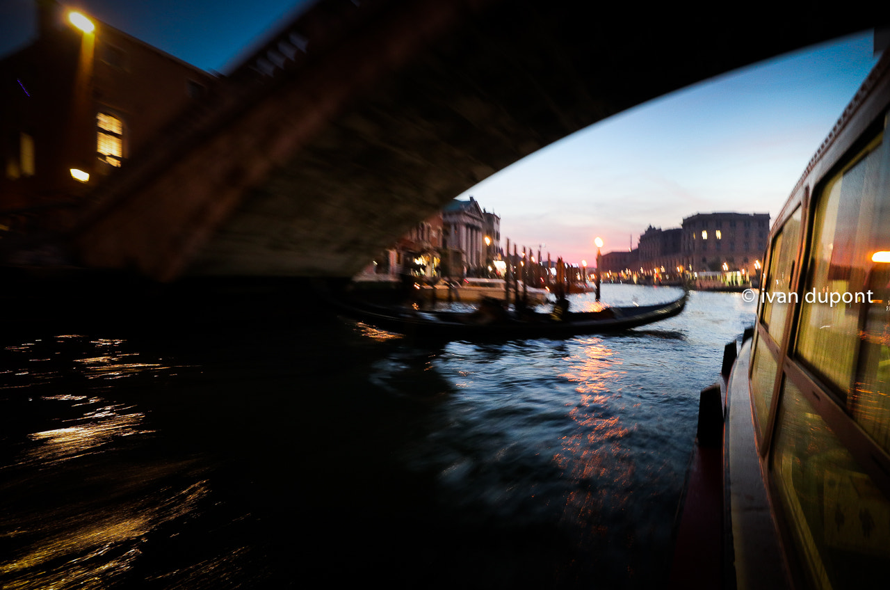 Canon EOS M5 + Canon EF-M 11-22mm F4-5.6 IS STM sample photo. Winter evening in venice, italy photography