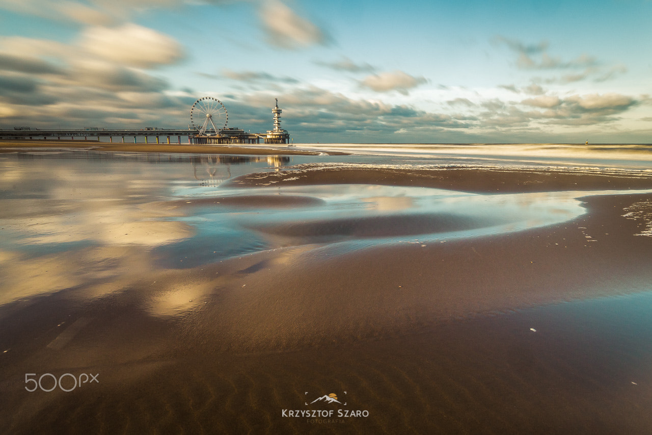 Pentax K-S2 sample photo. De pier on scheveningen beach... photography