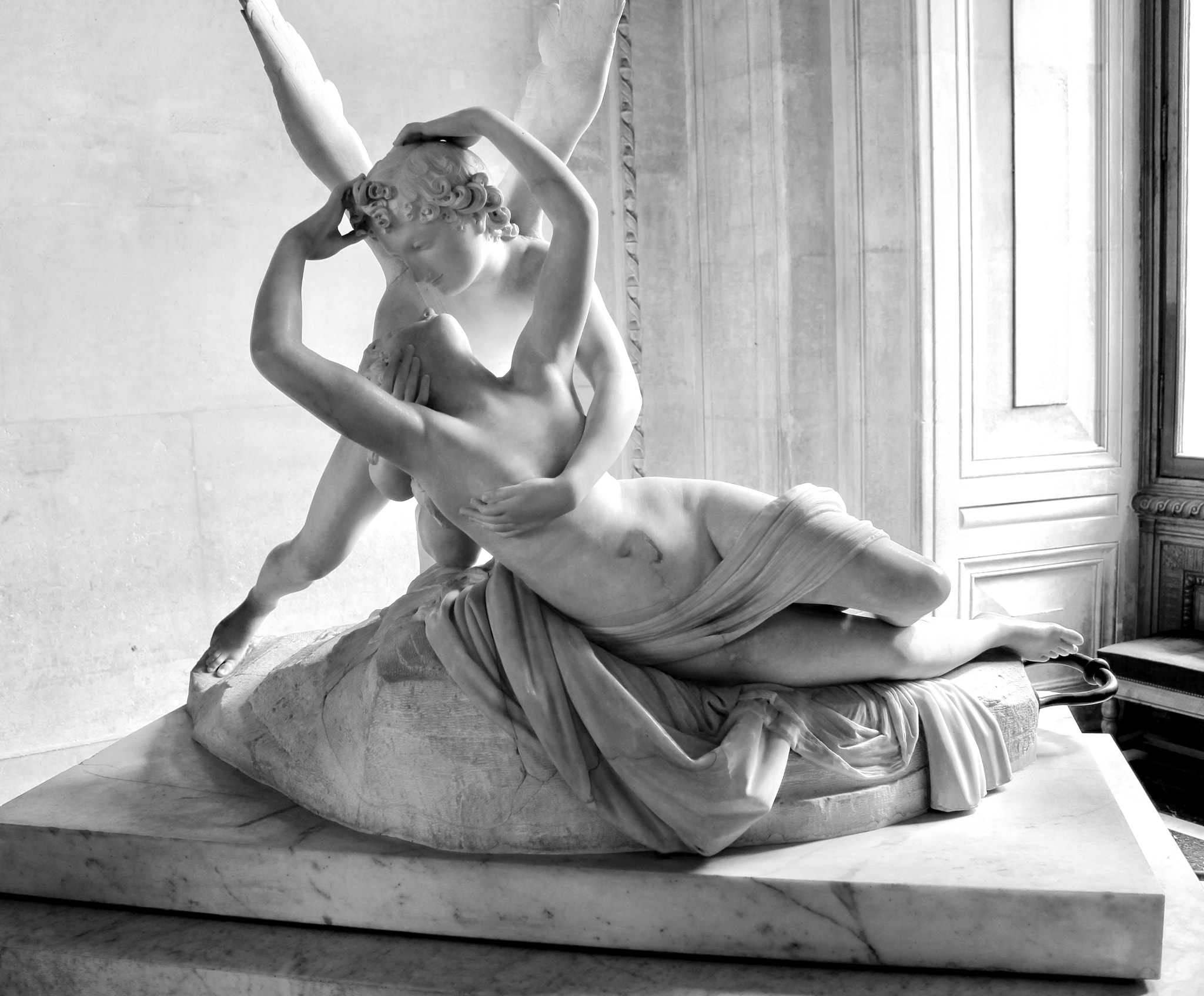Canon EF-S 18-55mm F3.5-5.6 IS sample photo. The louvre photography