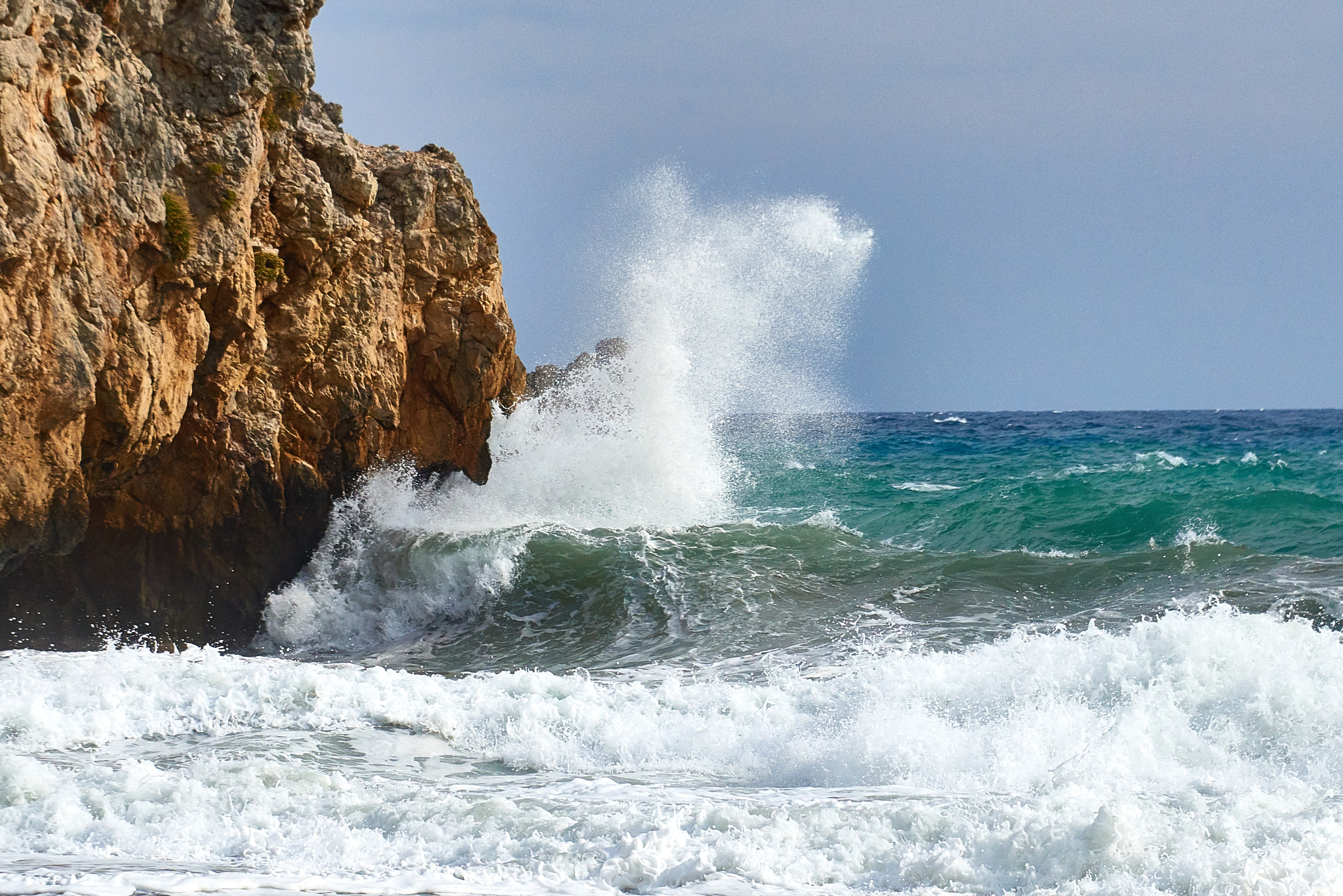 Nikon D810 sample photo. Dramatic sea braking against rocks photography