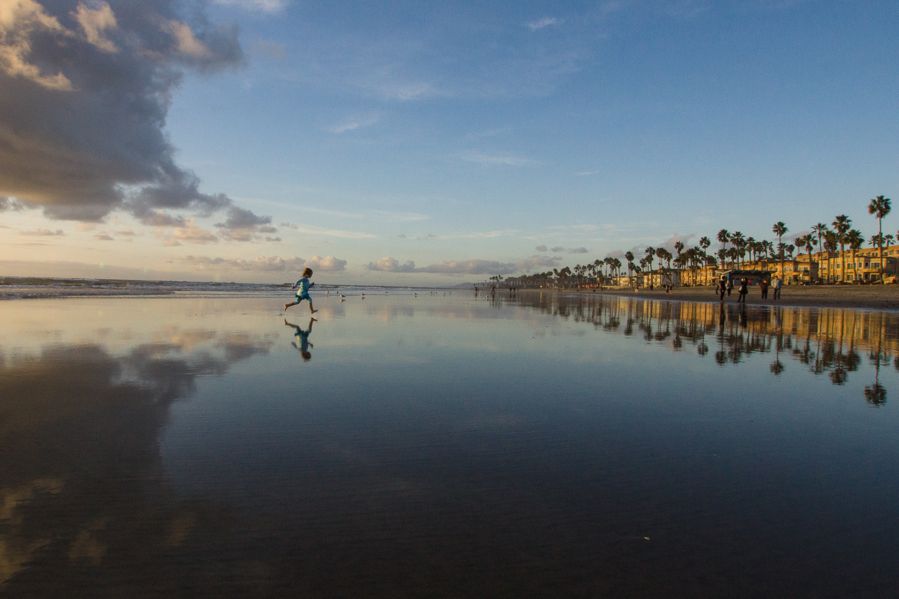 Sony SLT-A77 + Sony DT 11-18mm F4.5-5.6 sample photo. Running on herself photography