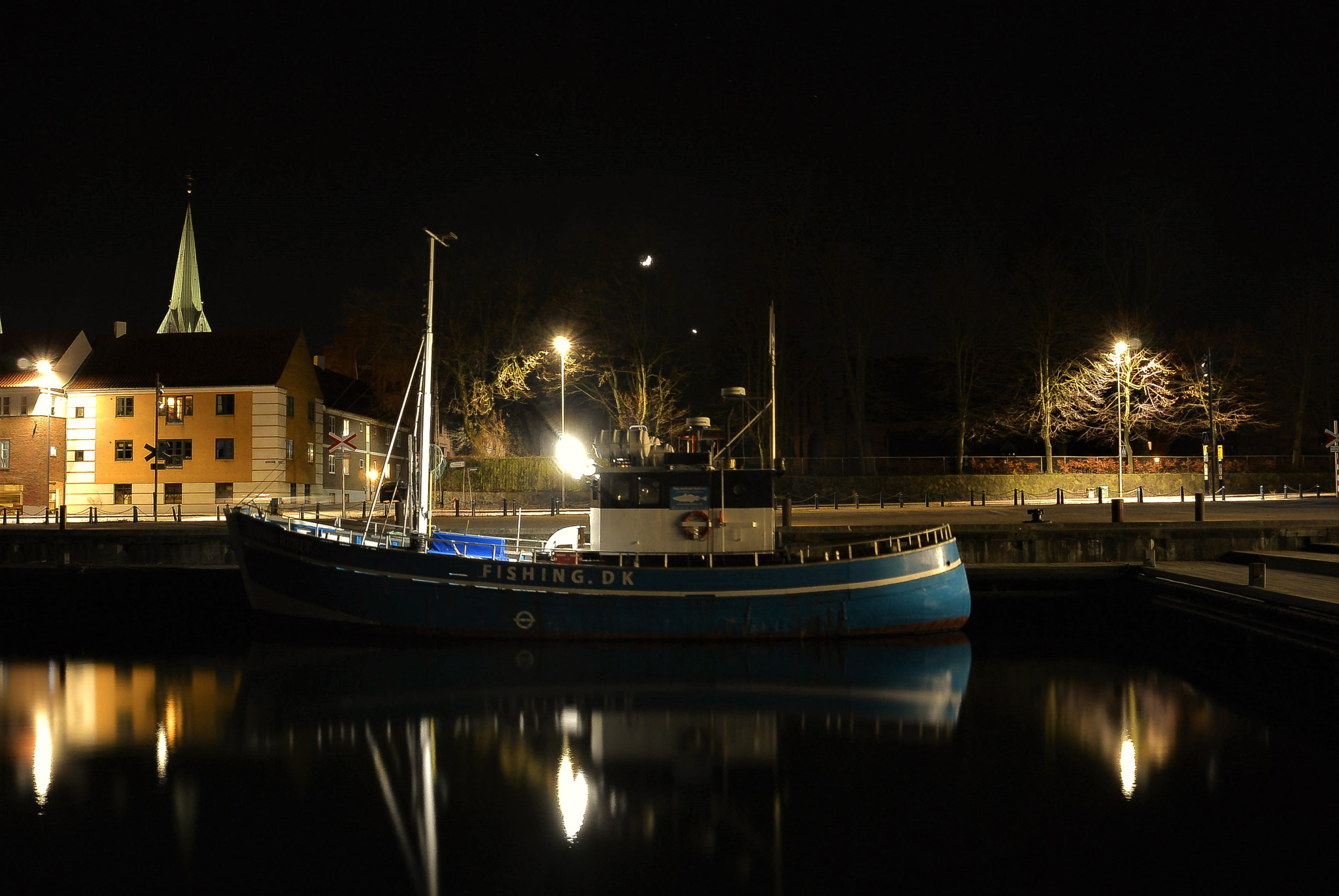 Nikon 1 Nikkor 11-27.5mm F3.5-5.6 sample photo. The boat... photography