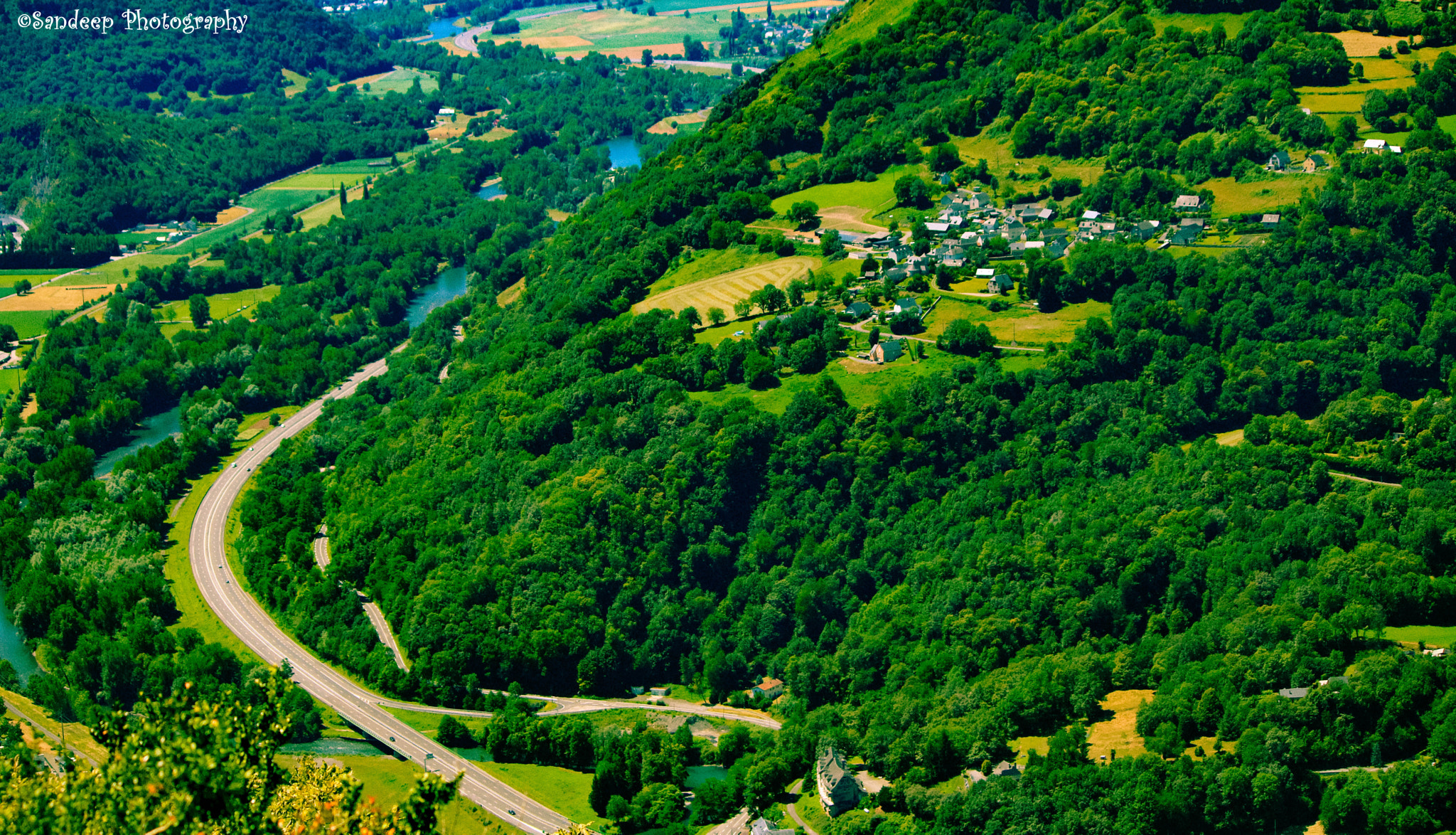 Canon EF-S 55-250mm F4-5.6 IS sample photo. Lourdes , france photography