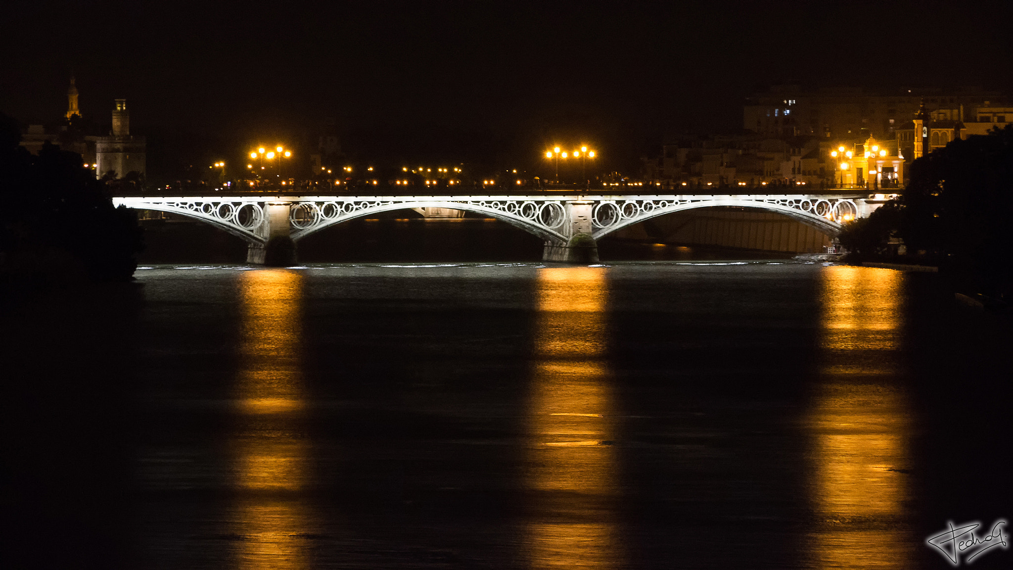 Sigma 28-300mm F3.5-6.3 DG Macro sample photo. Puente de triana photography