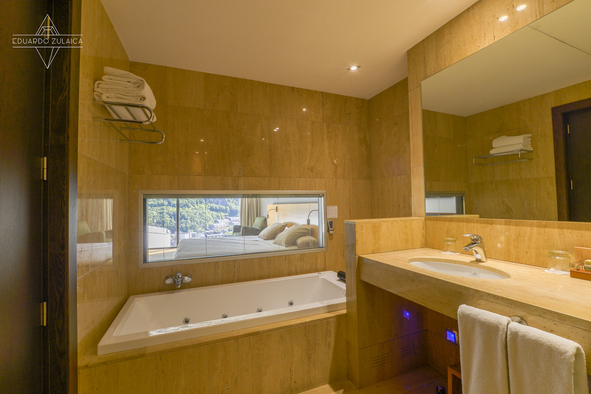 Nikon D800 + Sigma 10-20mm F3.5 EX DC HSM sample photo. Hotel andorra park baño habitación dos pisos photography