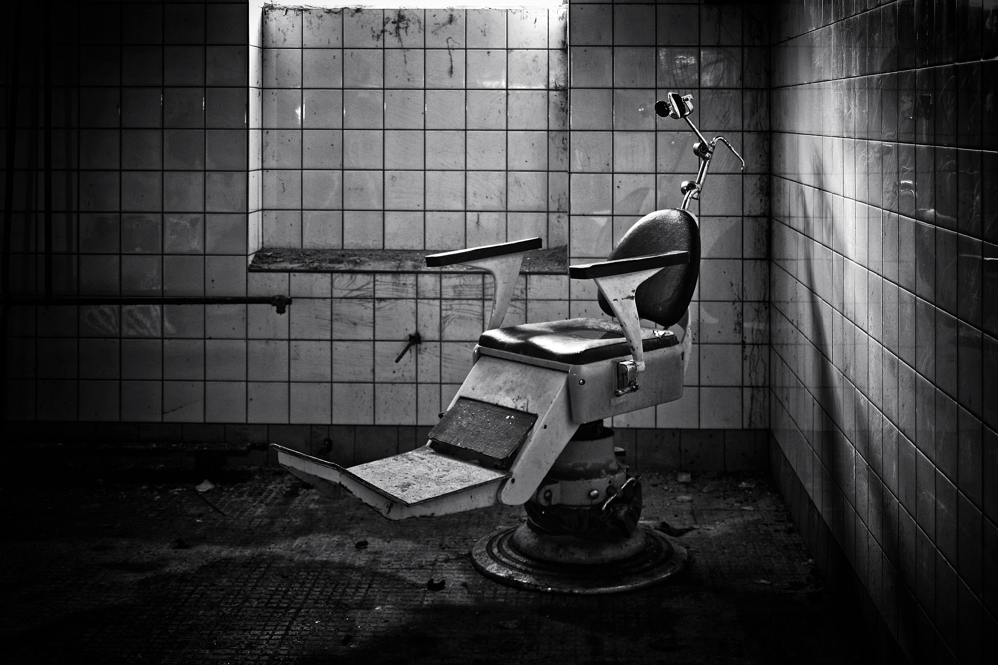 Tamron SP AF 17-50mm F2.8 XR Di II LD Aspherical (IF) sample photo. The dentist's chair photography