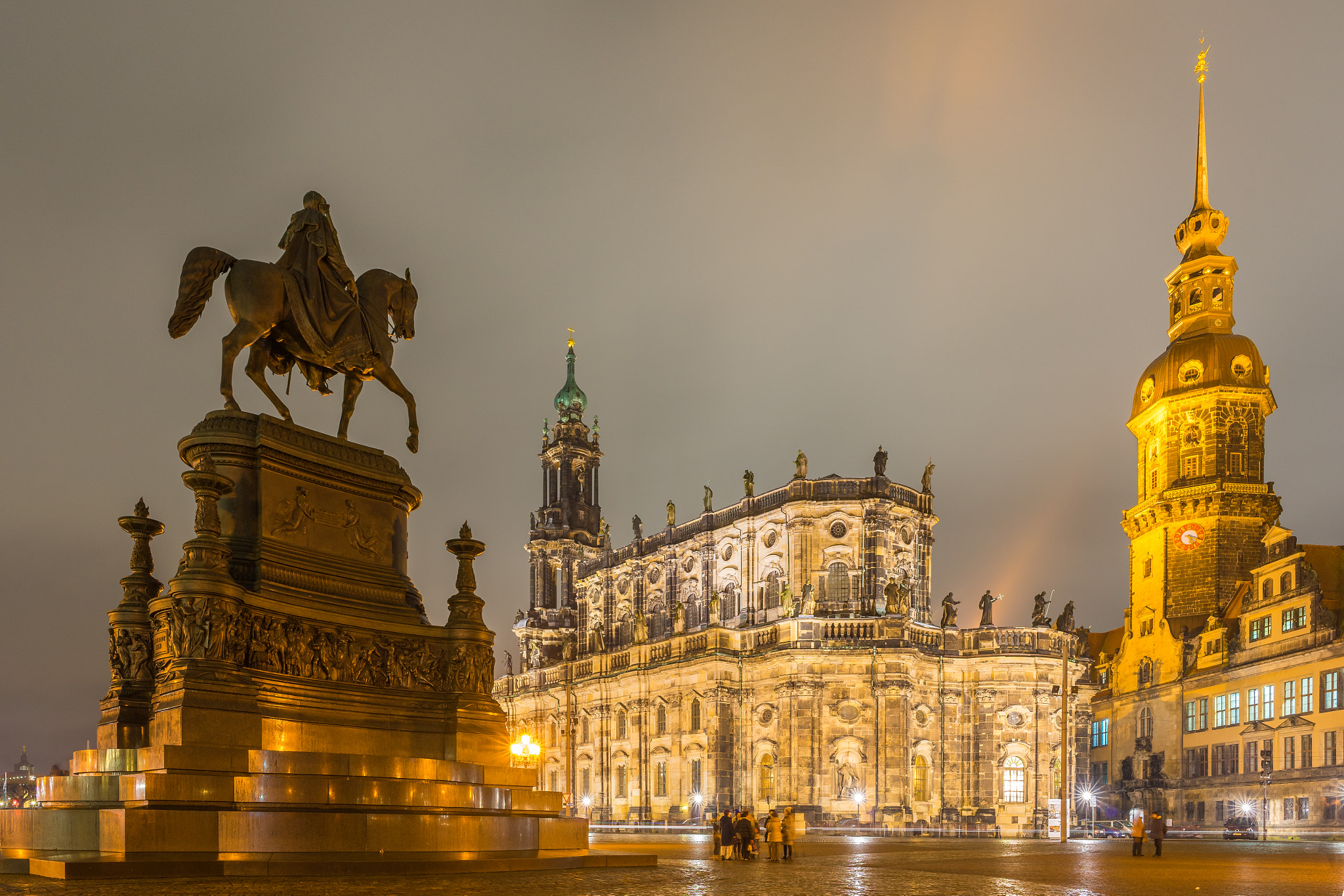 Sony a7 II + ZEISS Batis 25mm F2 sample photo. König johann denkmal photography