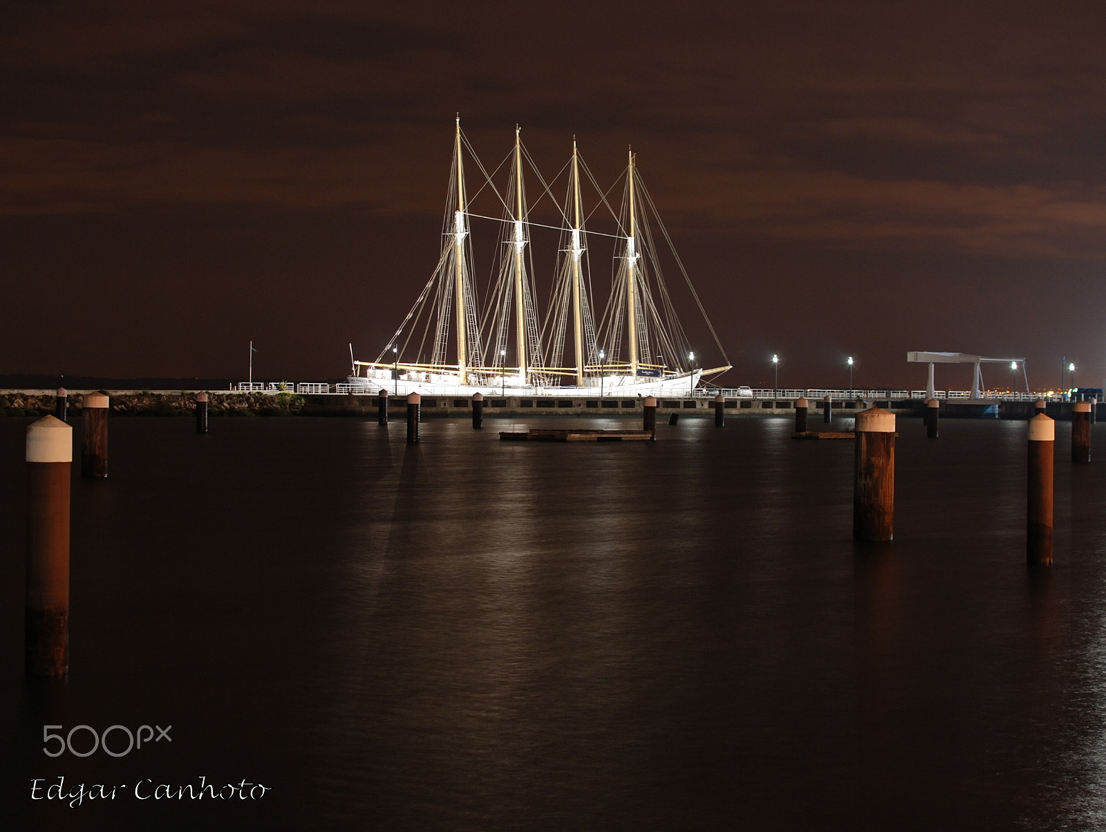 Nikon D80 + Nikon AF-S DX Nikkor 35mm F1.8G sample photo. The ship photography