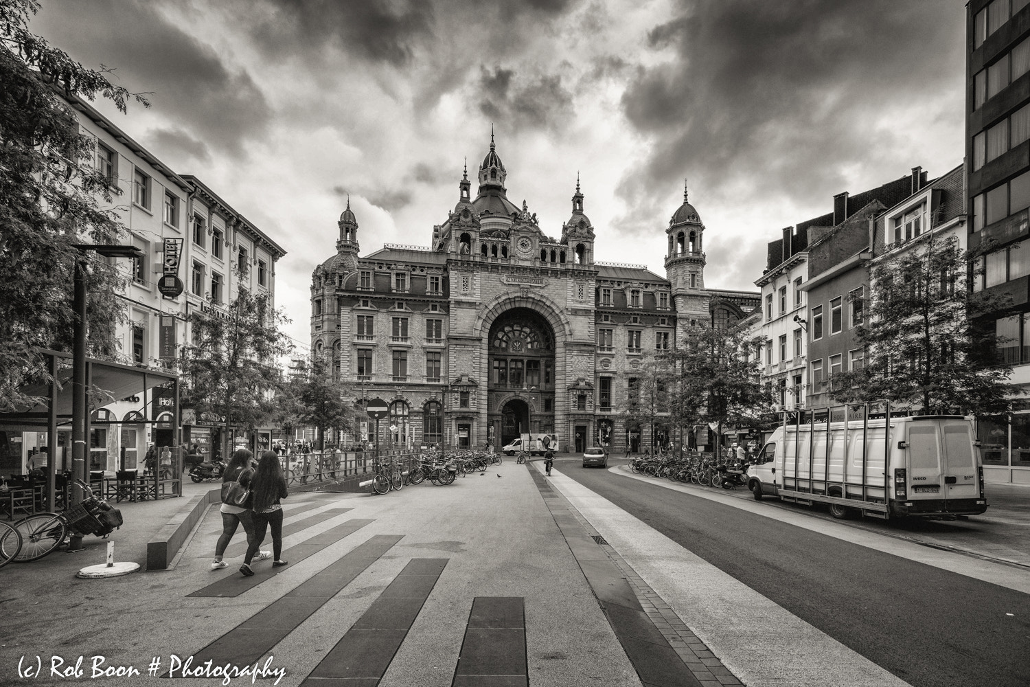 Canon EF 16-35mm F4L IS USM sample photo. Train station, antwerpen 4 photography