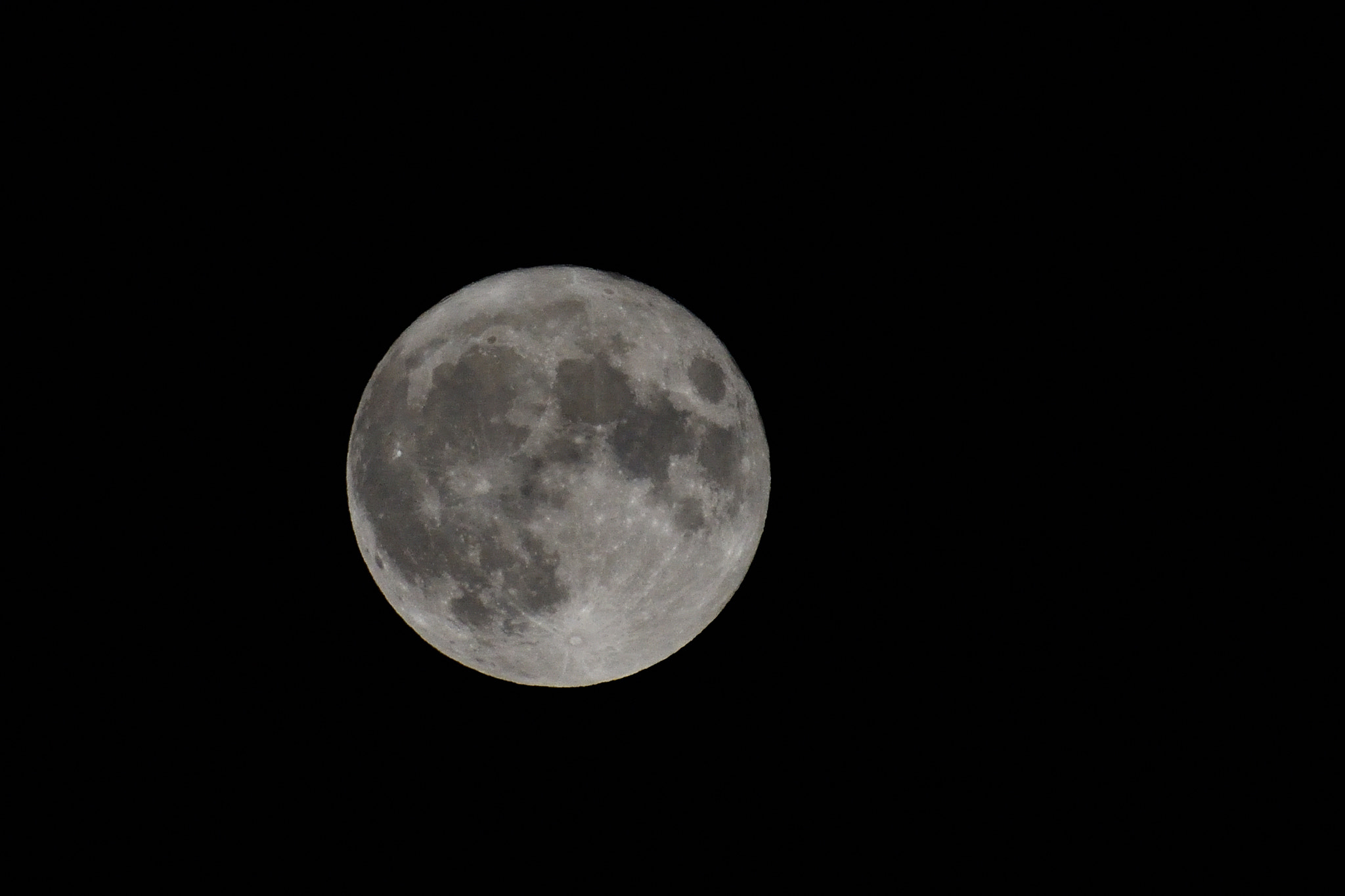 Sigma 70-300mm F4-5.6 APO DG Macro sample photo. Supermoon photography