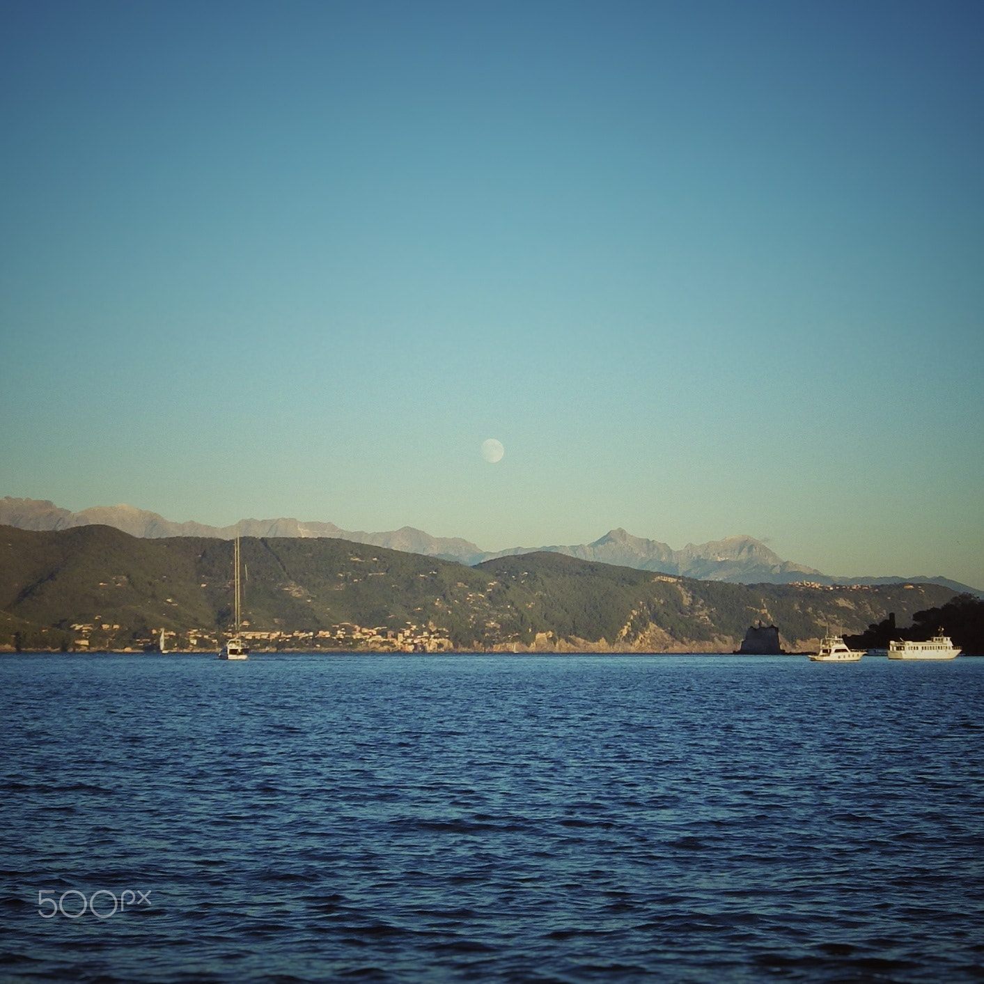 Pentax X-5 sample photo. Full moon from the gulf photography