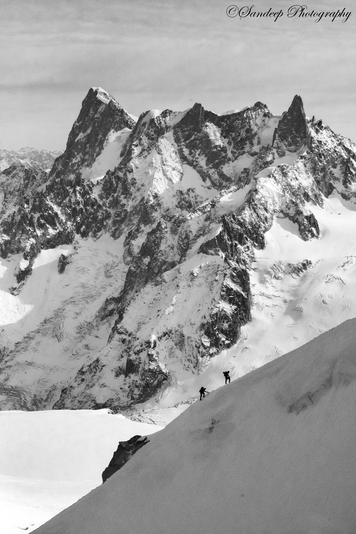 Canon EOS 750D (EOS Rebel T6i / EOS Kiss X8i) + Canon EF-S 18-55mm F3.5-5.6 IS sample photo. Aiguille du midi , france photography