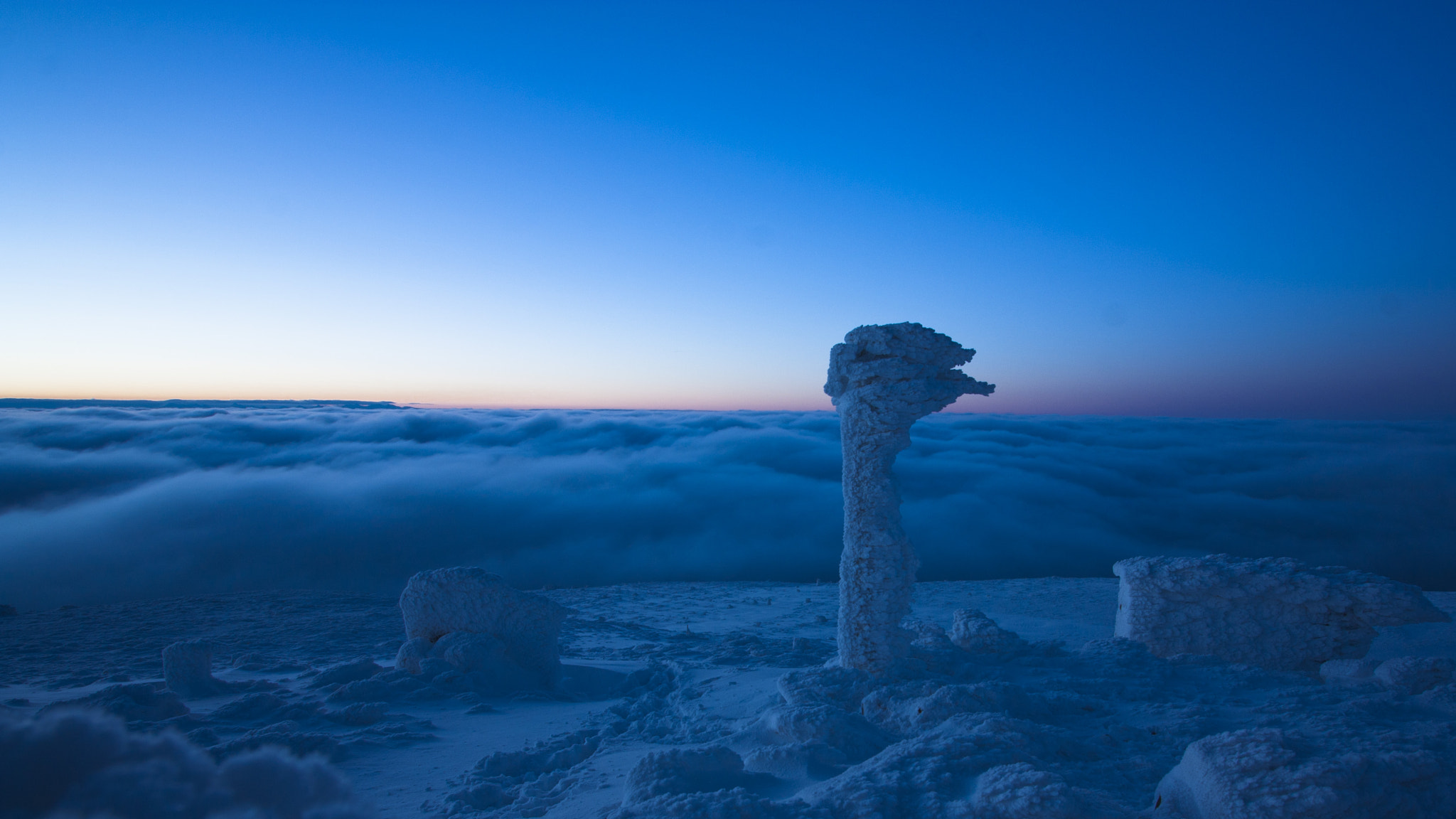Canon EF-S 10-22mm F3.5-4.5 USM sample photo. Sea of clouds under babia góra. photography