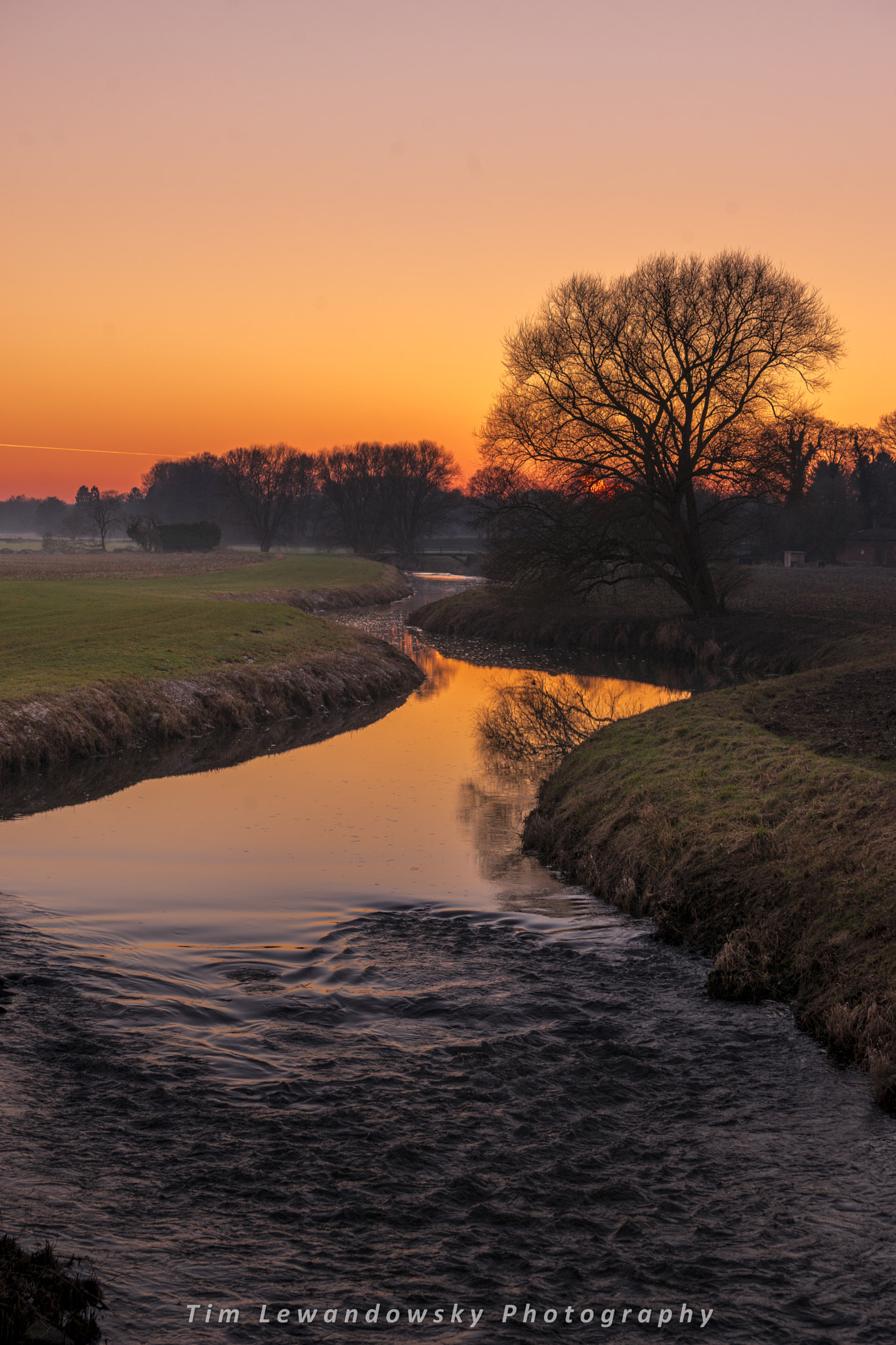 Sony a7 II + Sony 70-400mm F4-5.6 G SSM sample photo. Sunset by the river...  photography