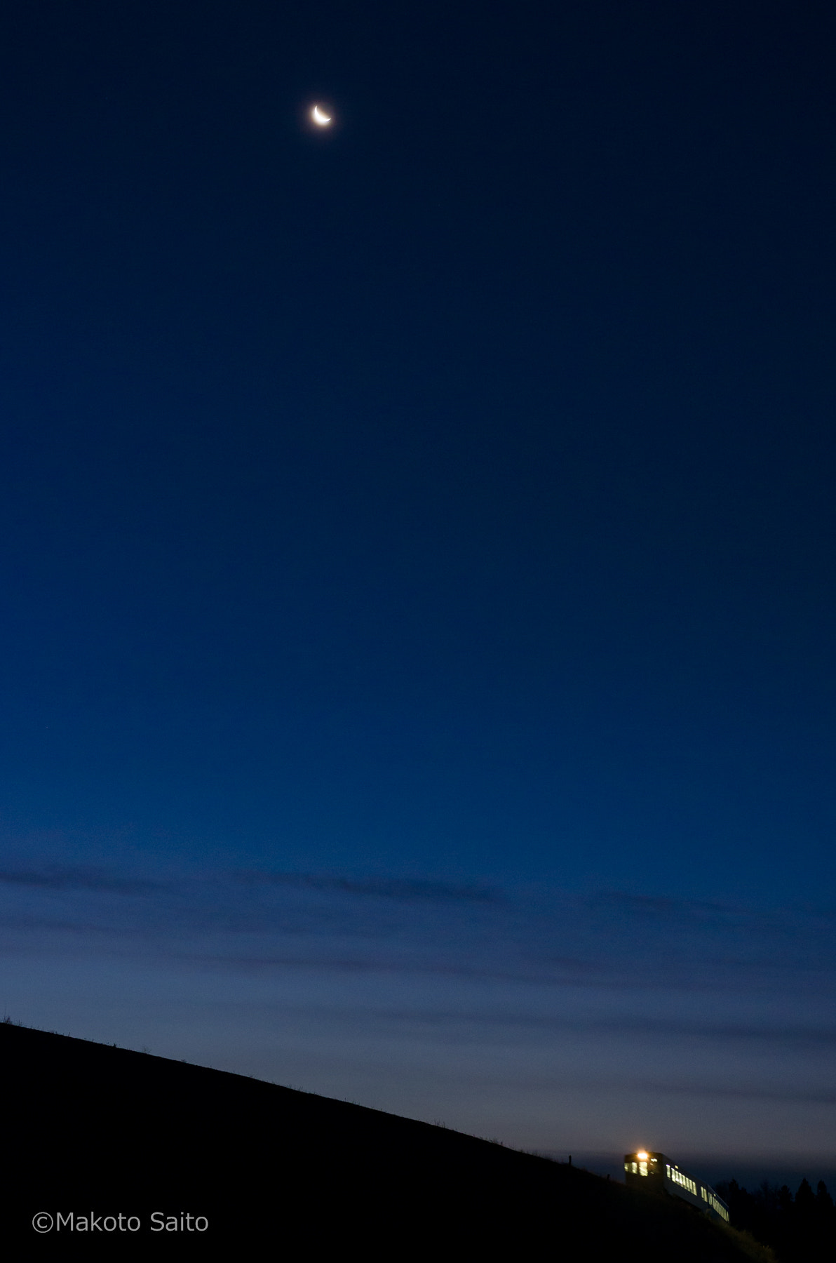Pentax K-5 IIs sample photo. Moonrise at dawn photography
