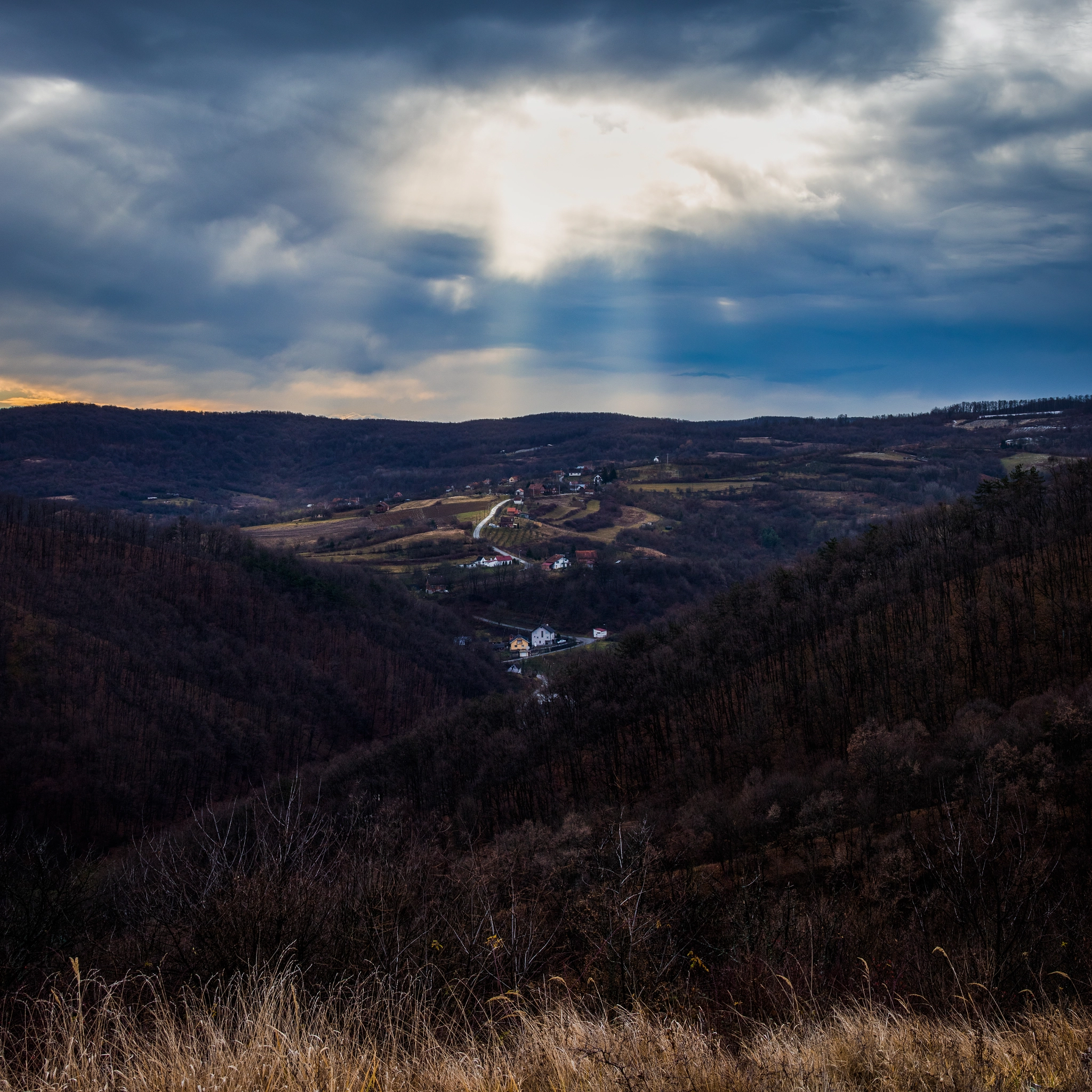 Canon EF-S 18-135mm F3.5-5.6 IS sample photo. Village in the mountains photography