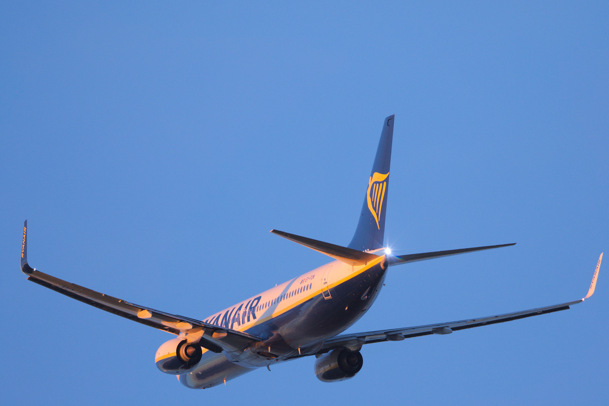 Canon EF 300mm F2.8L IS USM sample photo. Ryanair plane taking off photography