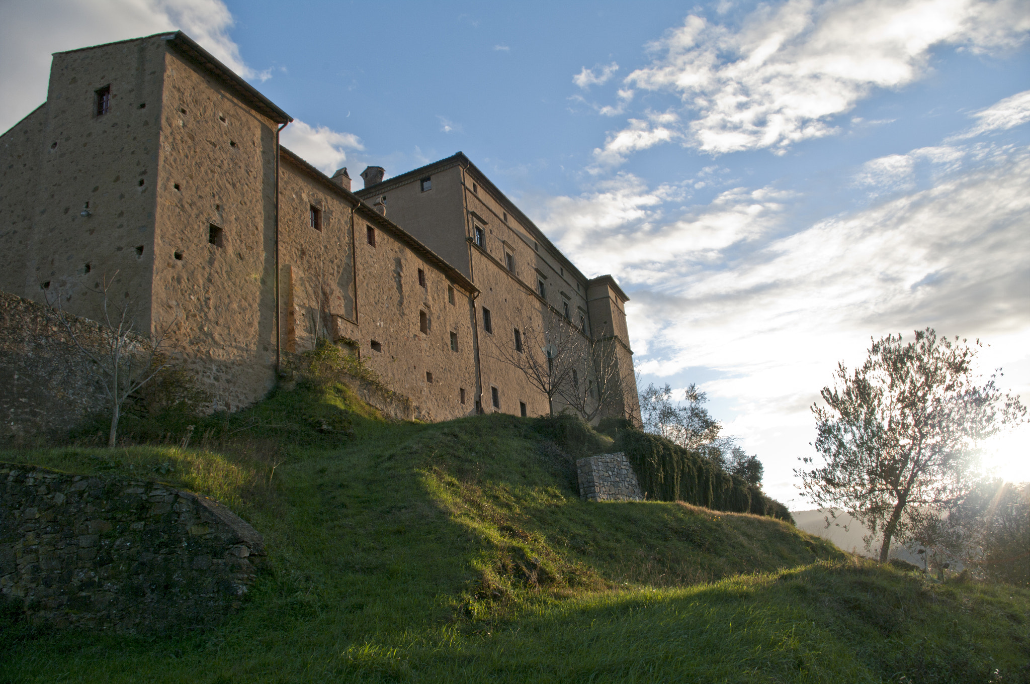 Pentax K20D sample photo. Evening falls on potentino castle photography