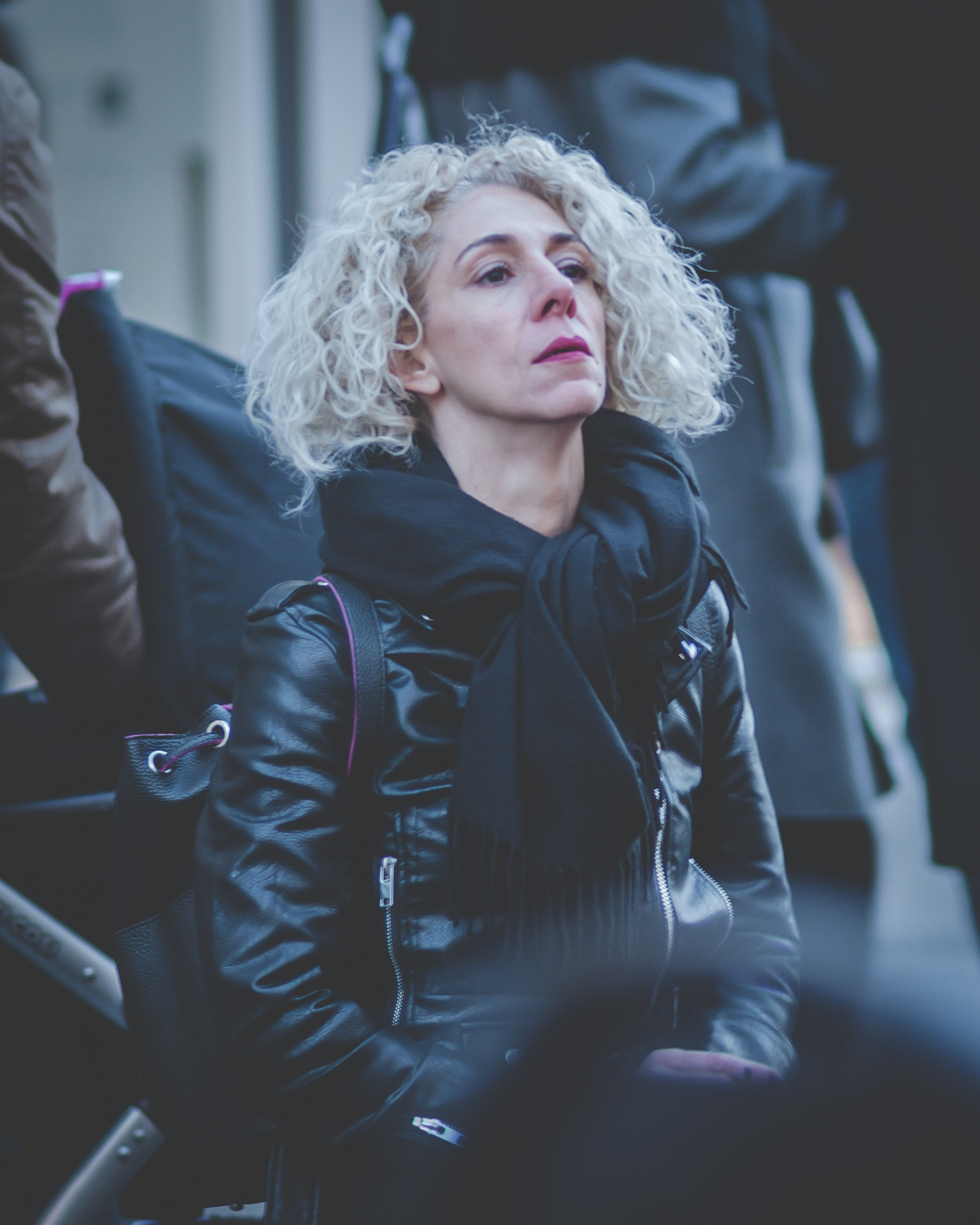 Sony Alpha DSLR-A200 + Minolta AF 200mm F2.8 HS-APO G sample photo. Woman at the meir antwerp photography