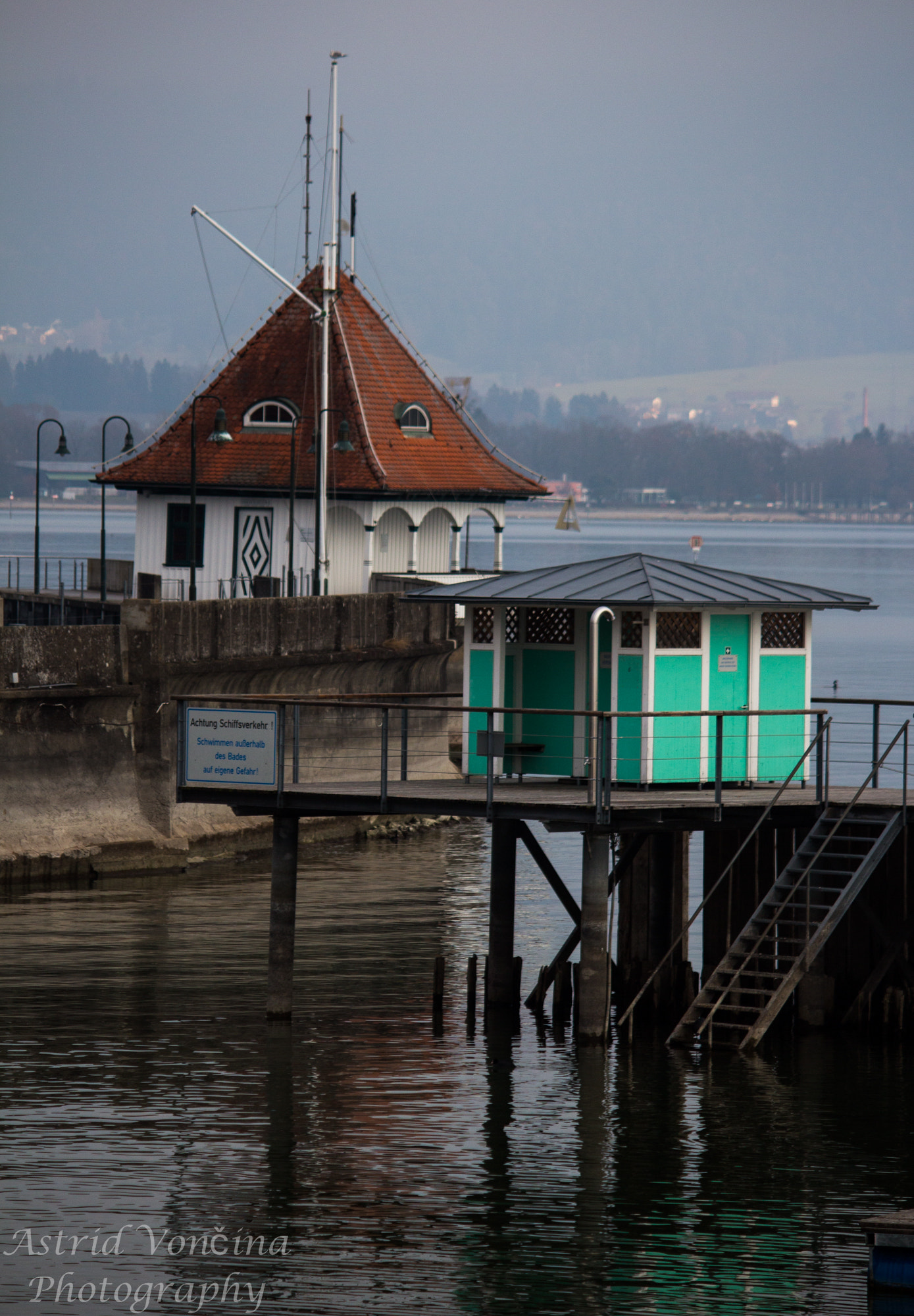 Canon EF-S 55-250mm F4-5.6 IS sample photo. Little house on the pier photography