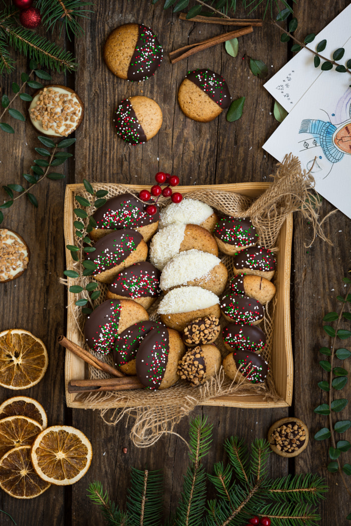 Round gingerbread cookies dipped in chocolate by Veselina Zheleva on 500px.com