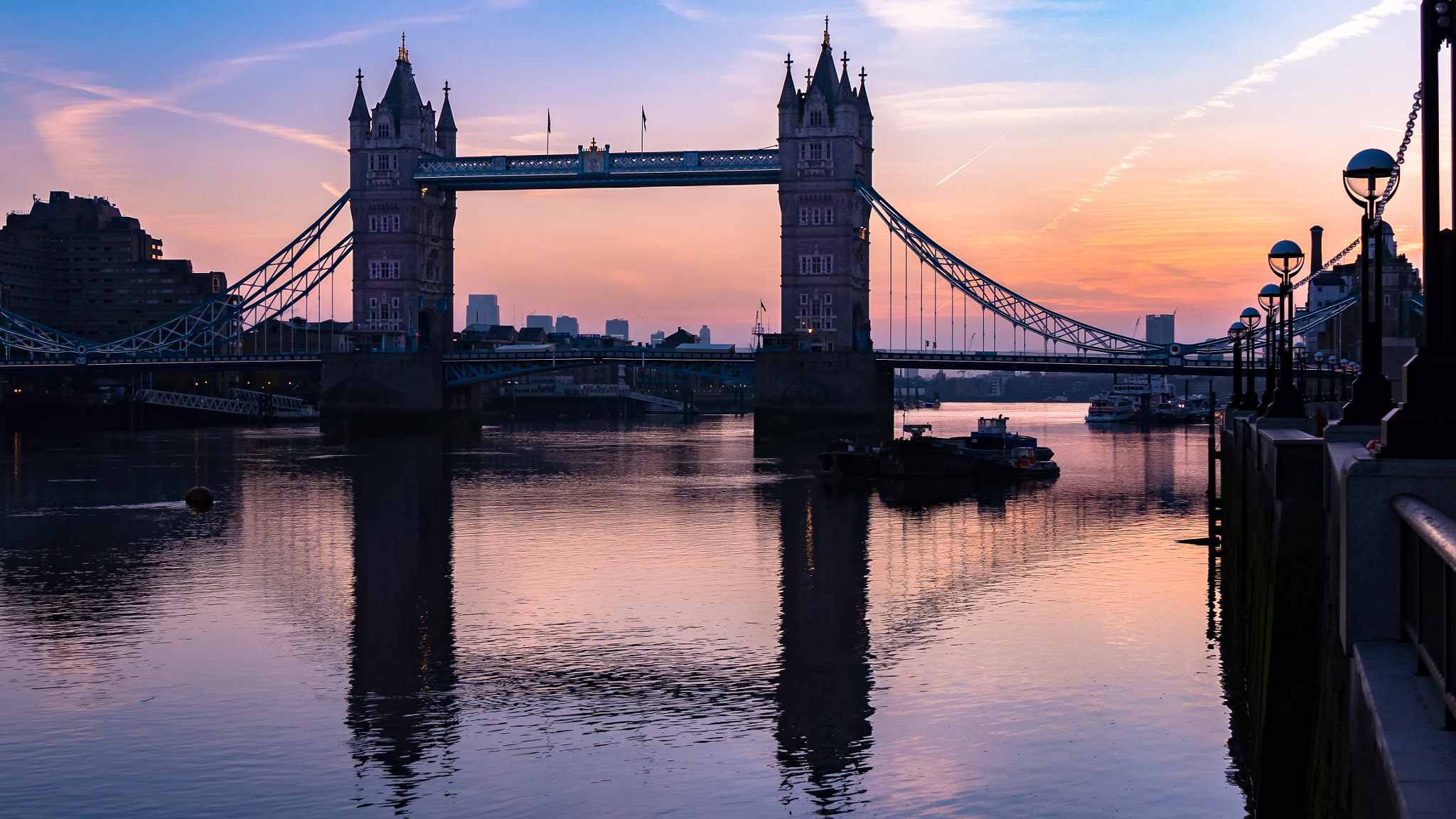 Panasonic Lumix DMC-GH4 sample photo. Tower bridge at sunrise photography