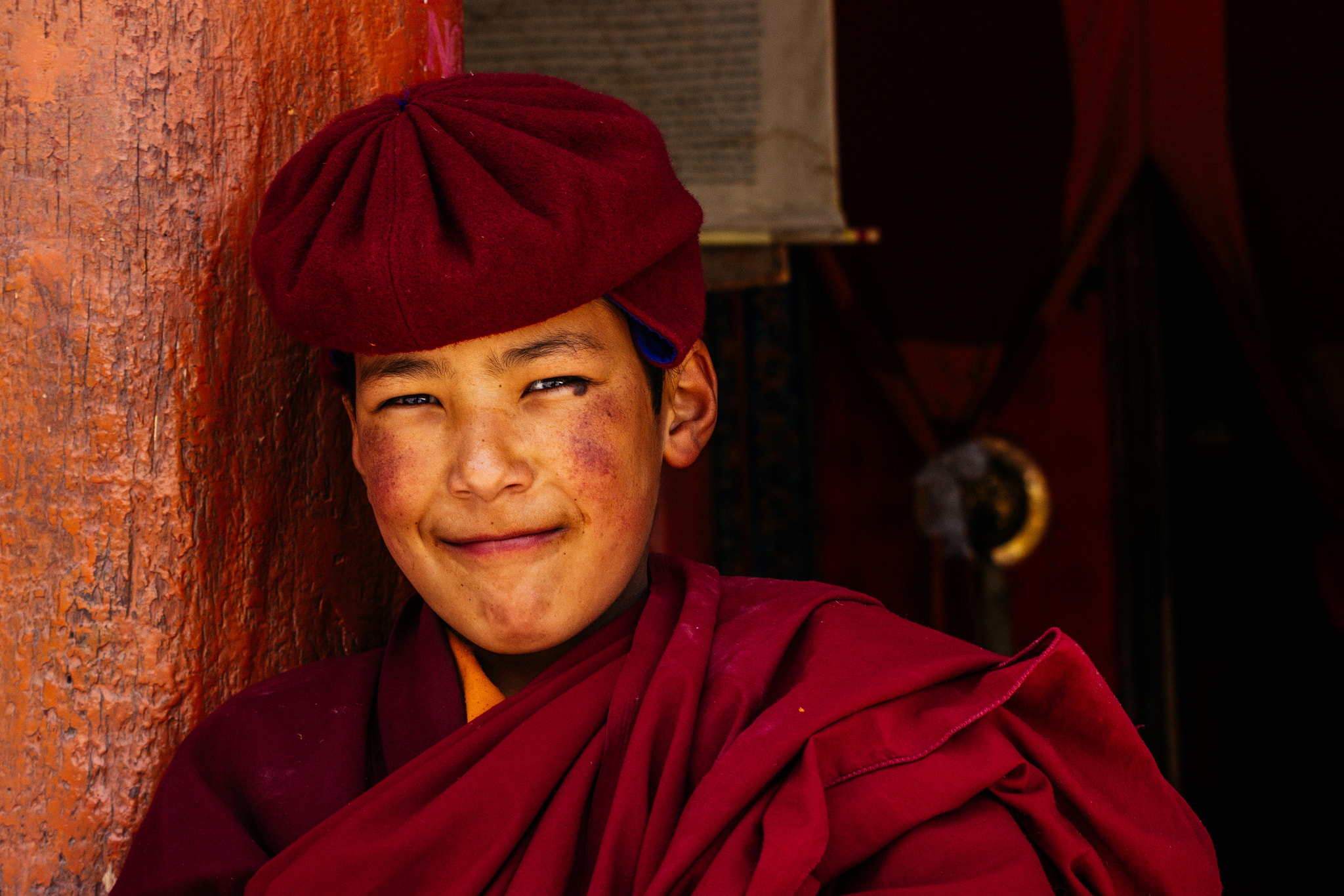 Canon EOS 600D (Rebel EOS T3i / EOS Kiss X5) + Sigma 24-70mm F2.8 EX DG Macro sample photo. Portrait of a young monk photography