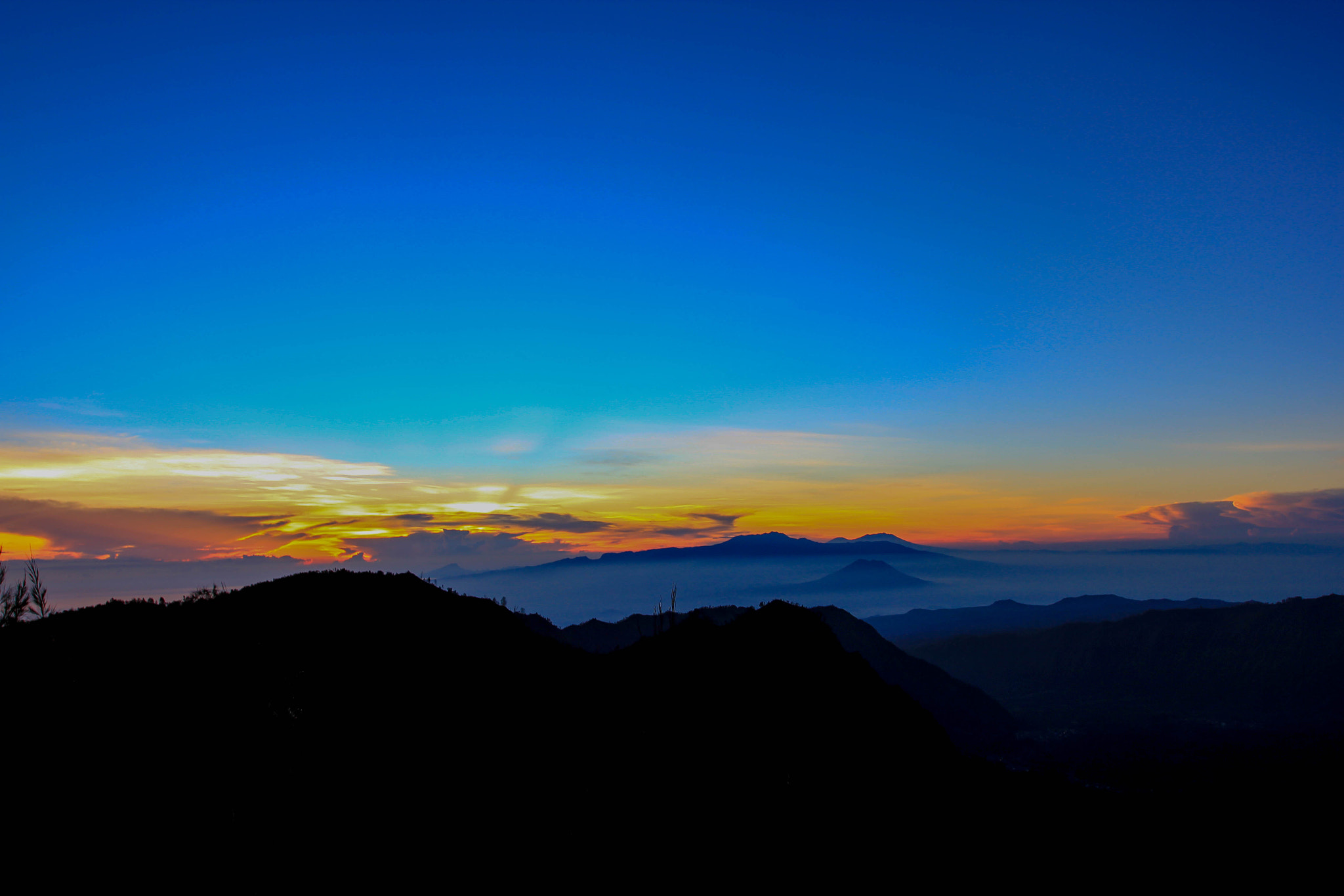 Canon EOS 550D (EOS Rebel T2i / EOS Kiss X4) + Canon EF 17-40mm F4L USM sample photo. Sunset bromo vulcan photography