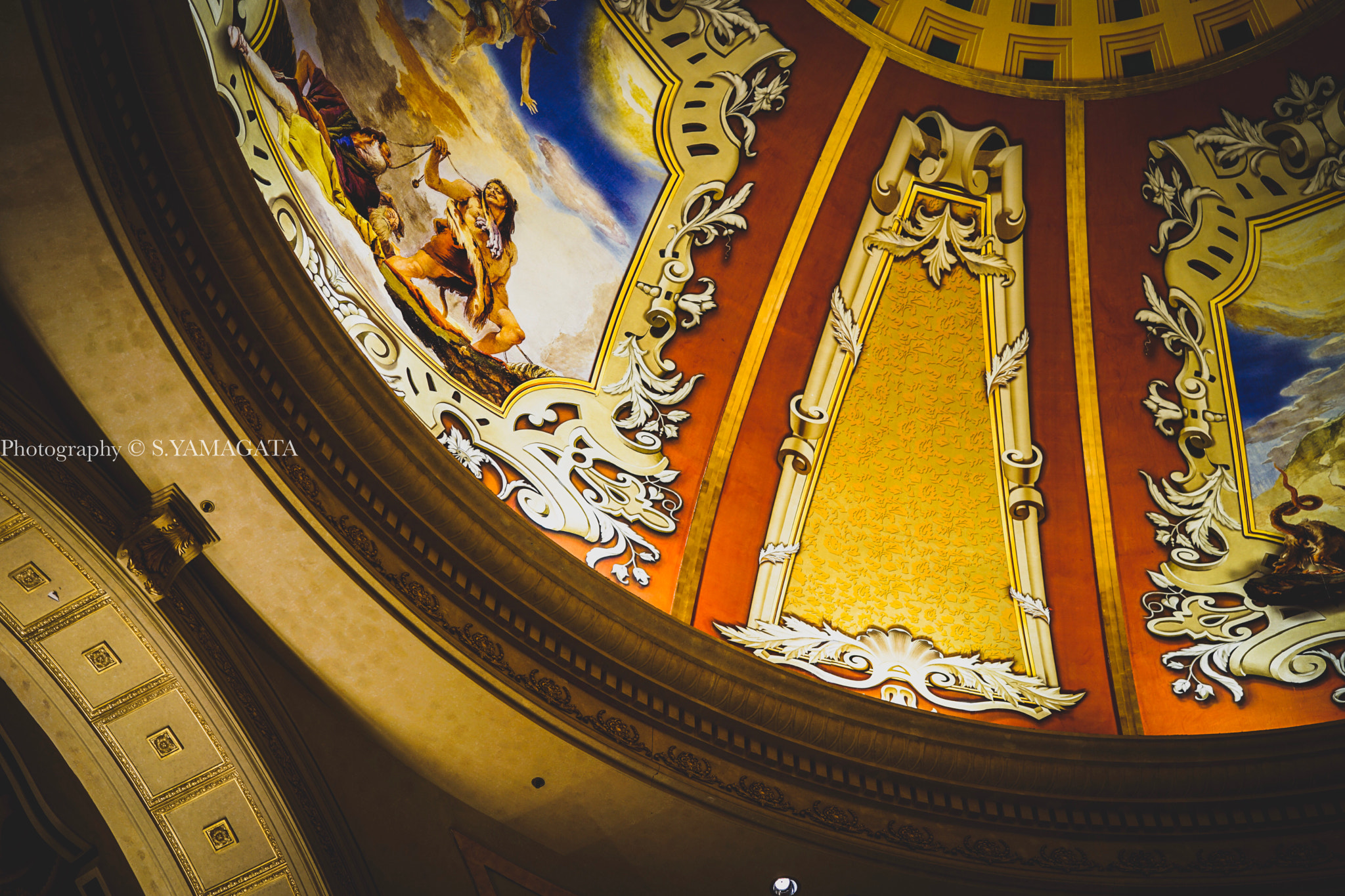 Sony Planar T* FE 50mm F1.4 ZA sample photo. Ceiling photography