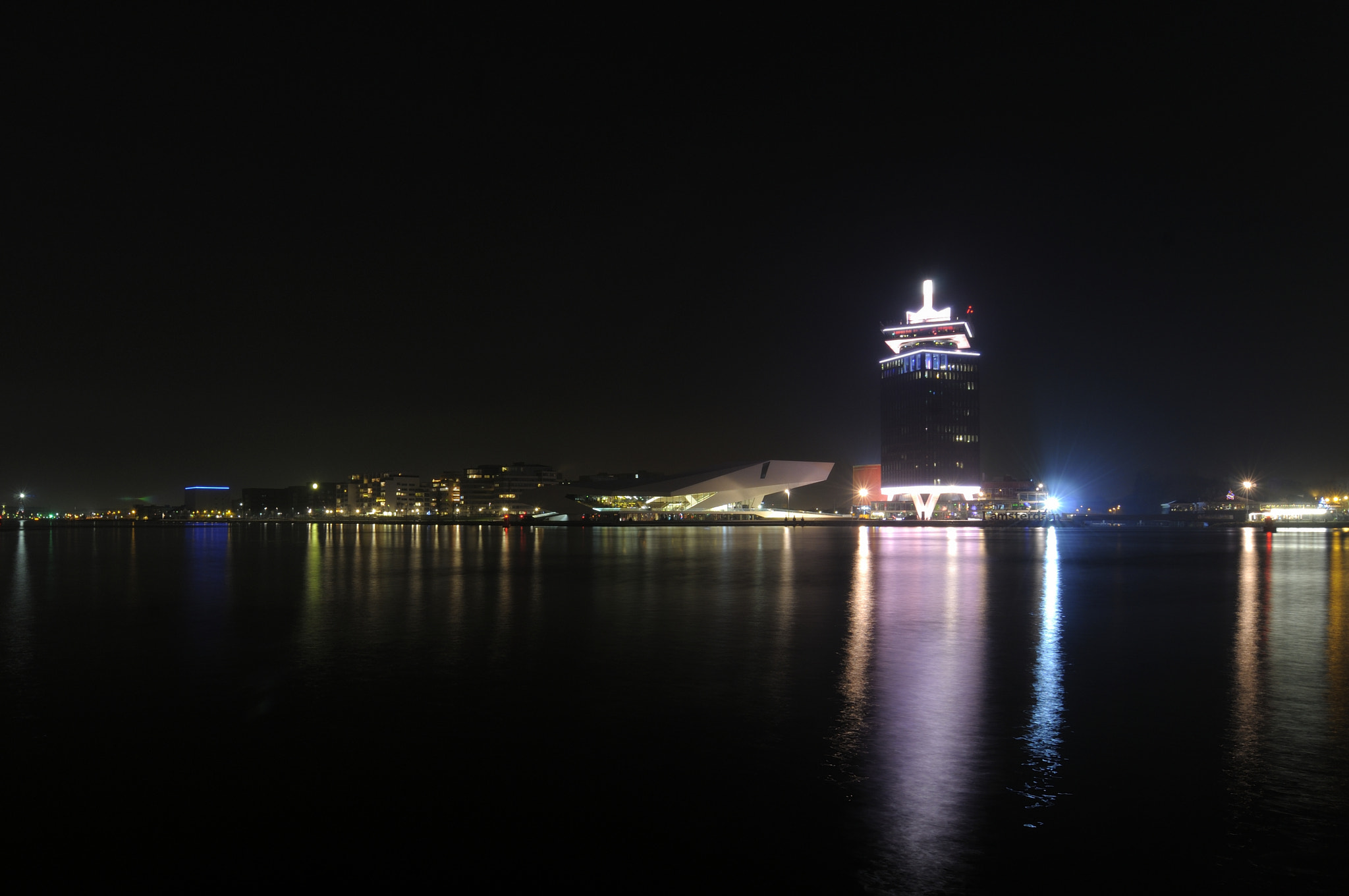 Nikon AF-S Nikkor 14-24mm F2.8G ED sample photo. Amsterdam by night photography