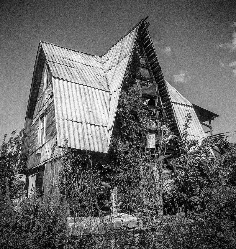 Canon POWERSHOT A700 sample photo. Abandoned house photography