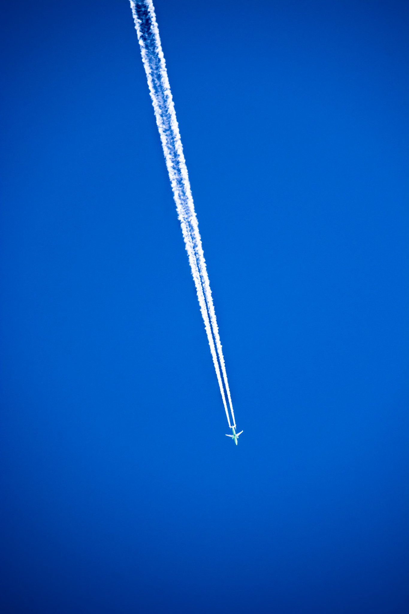 Nikon D7100 + Sigma 18-200mm F3.5-6.3 DC OS HSM sample photo. Plane trails on the blue sky photography