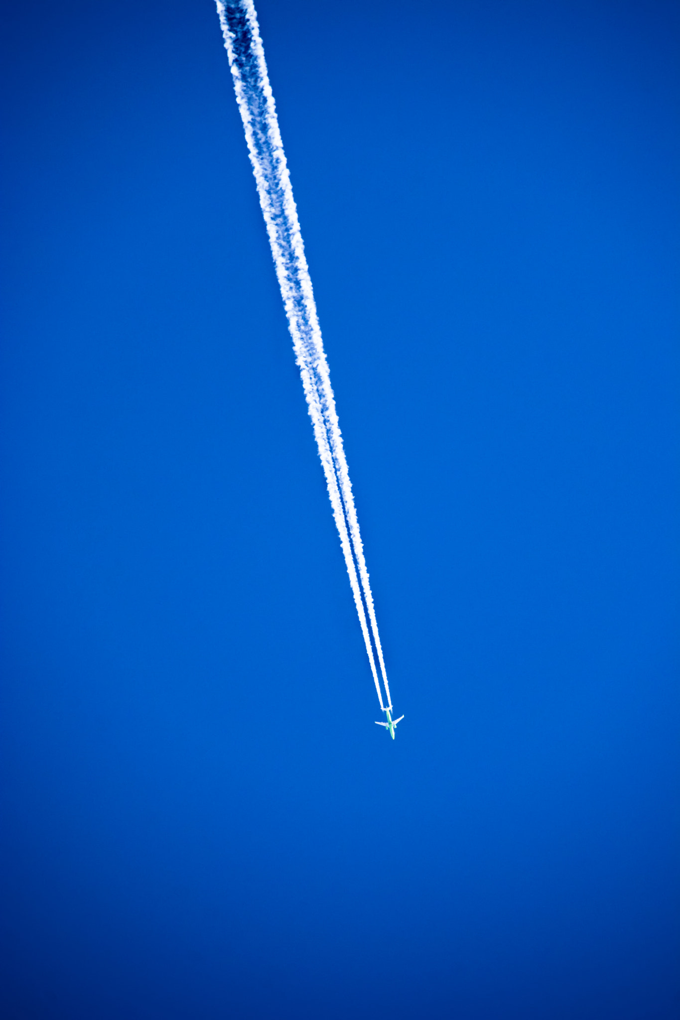 Sigma 18-200mm F3.5-6.3 DC OS HSM sample photo. Plane trails on the blue sky photography