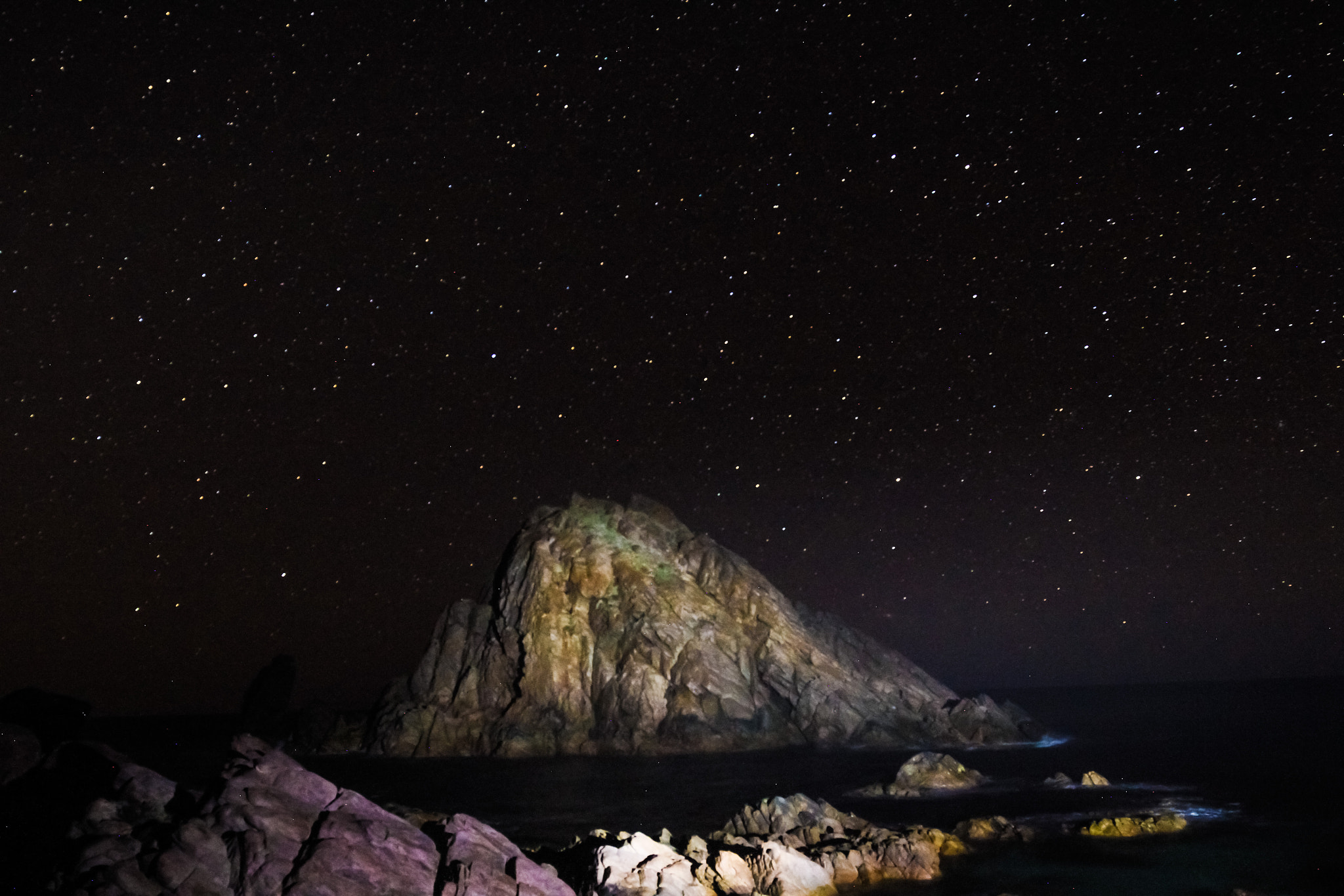 Canon EOS 7D + Canon EF 16-35mm F4L IS USM sample photo. Sugarloaf rock photography