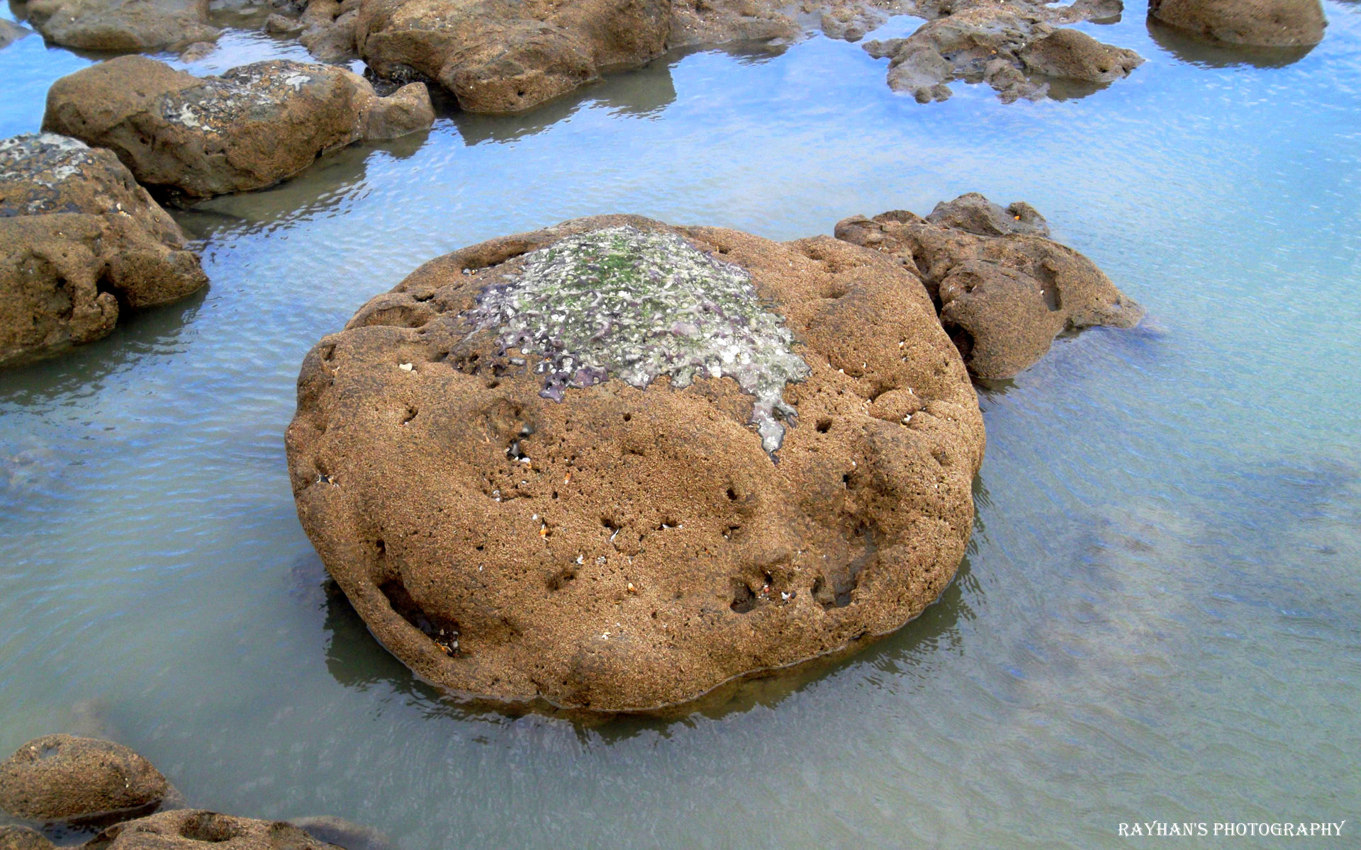 Samsung ST65 sample photo. Stones in water photography
