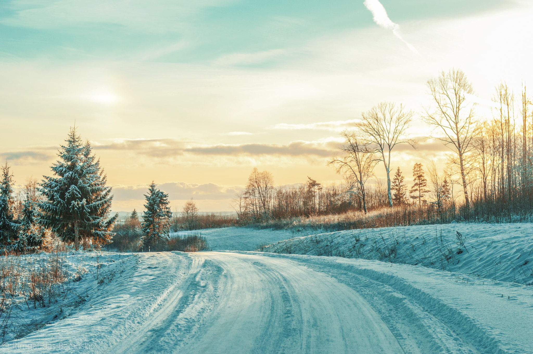 Nikon D3200 + Nikon AF-S Nikkor 50mm F1.4G sample photo. That road, winter road photography