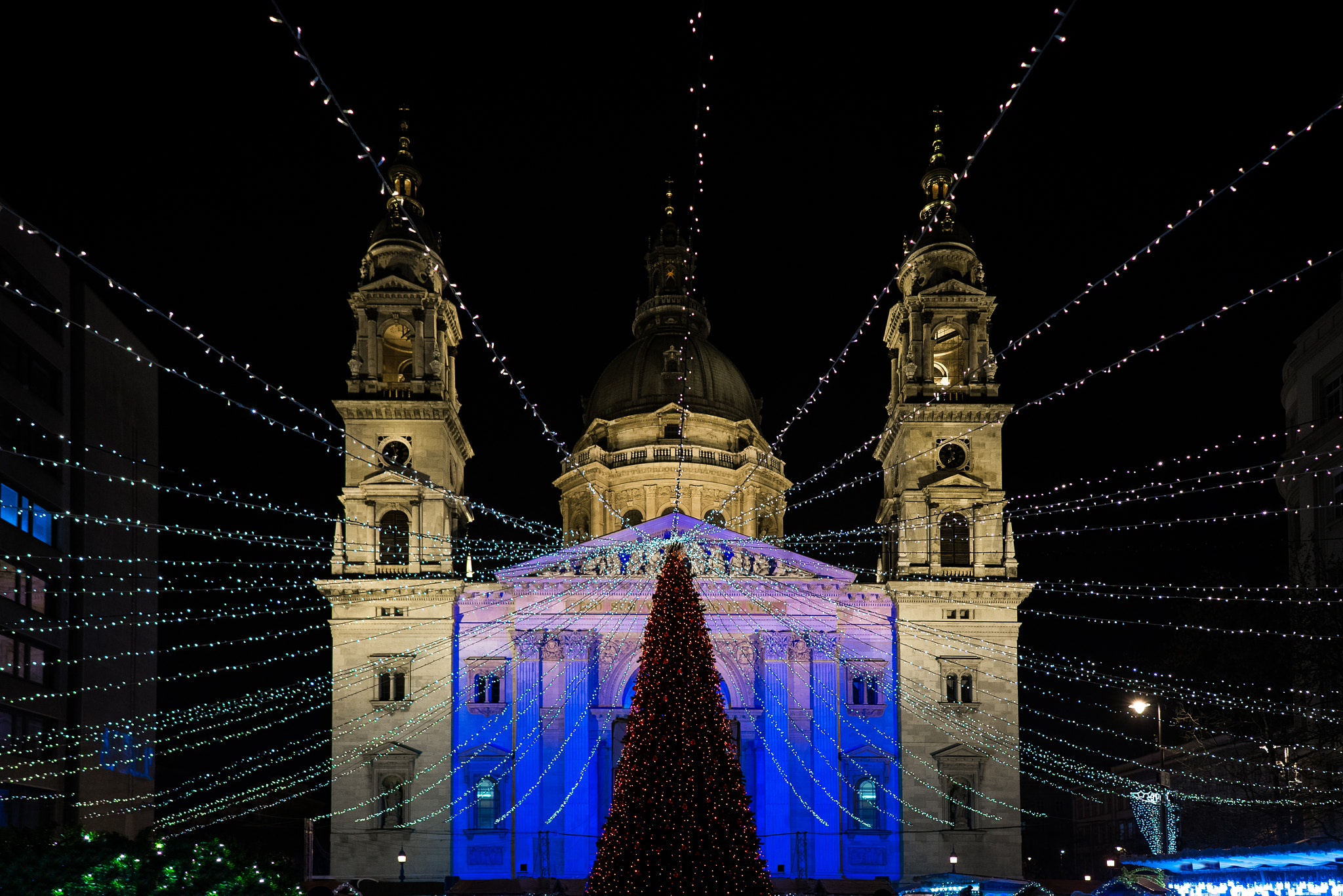 ZEISS Batis 25mm F2 sample photo. Christmas lights photography