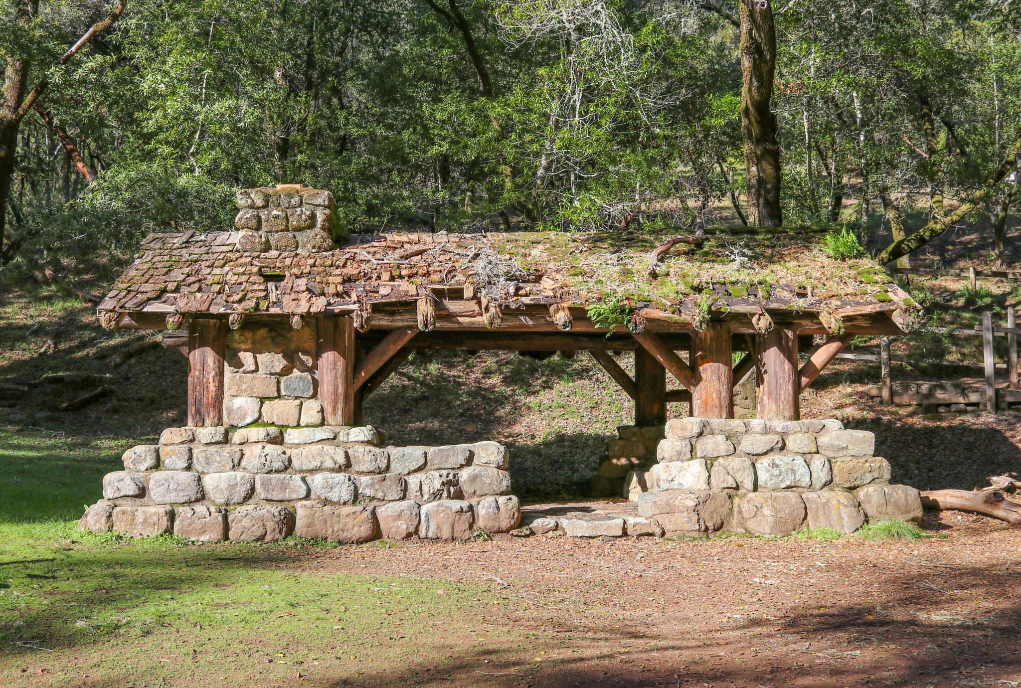 Canon EF-S 24mm F2.8 STM sample photo. Phoenix lake structure photography