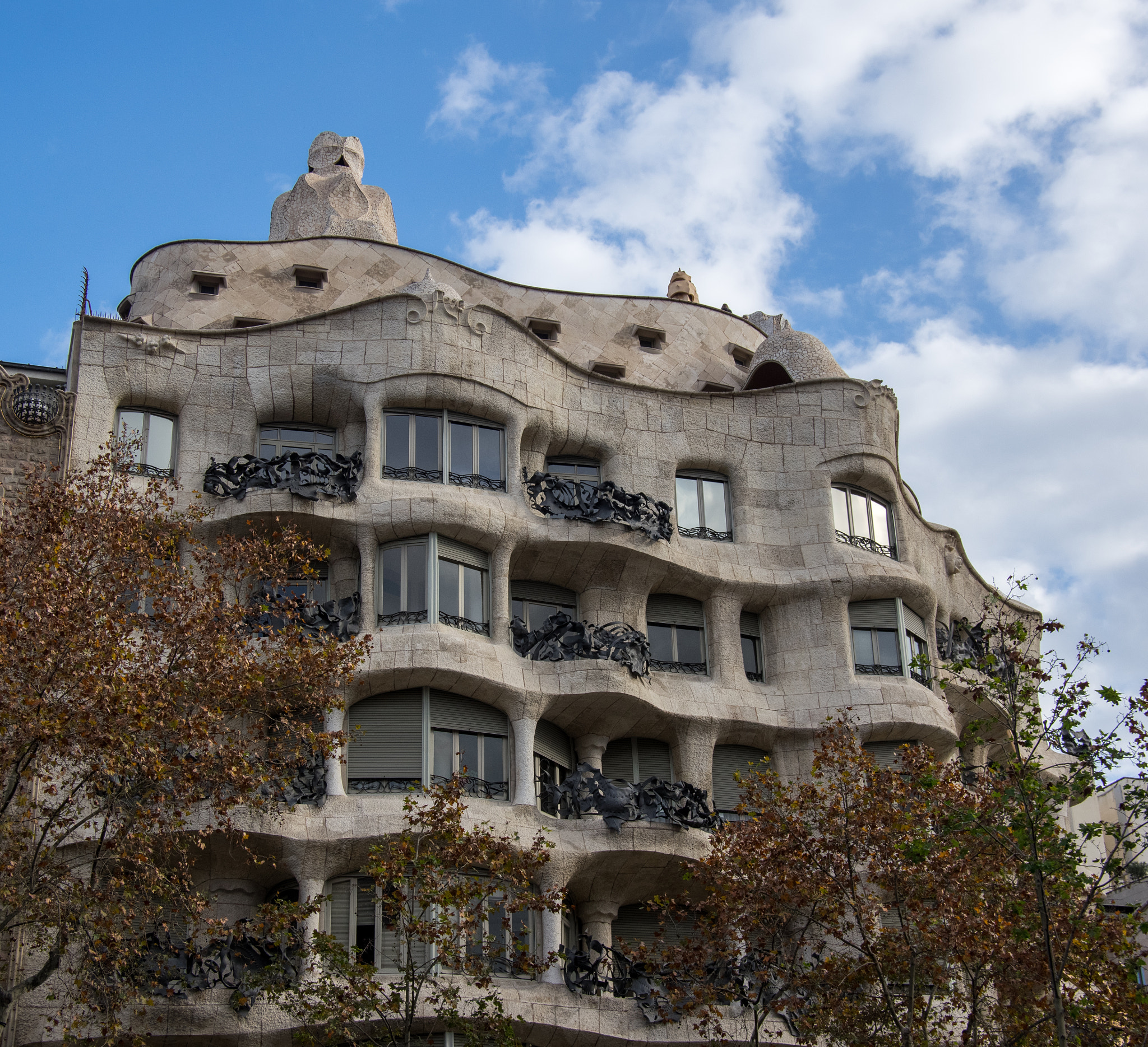 Pentax K-3 II + Pentax smc DA 16-45mm F4 ED AL sample photo. Casa milà photography