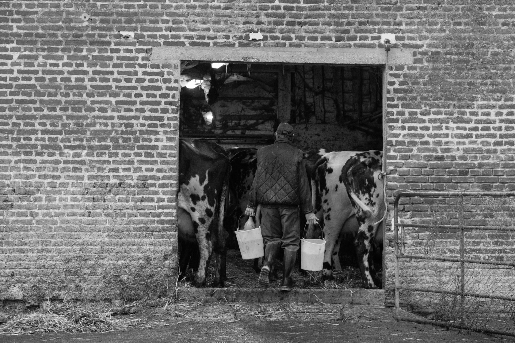 Sony E 18-200mm F3.5-6.3 OSS sample photo. Old farm, normandy, france photography